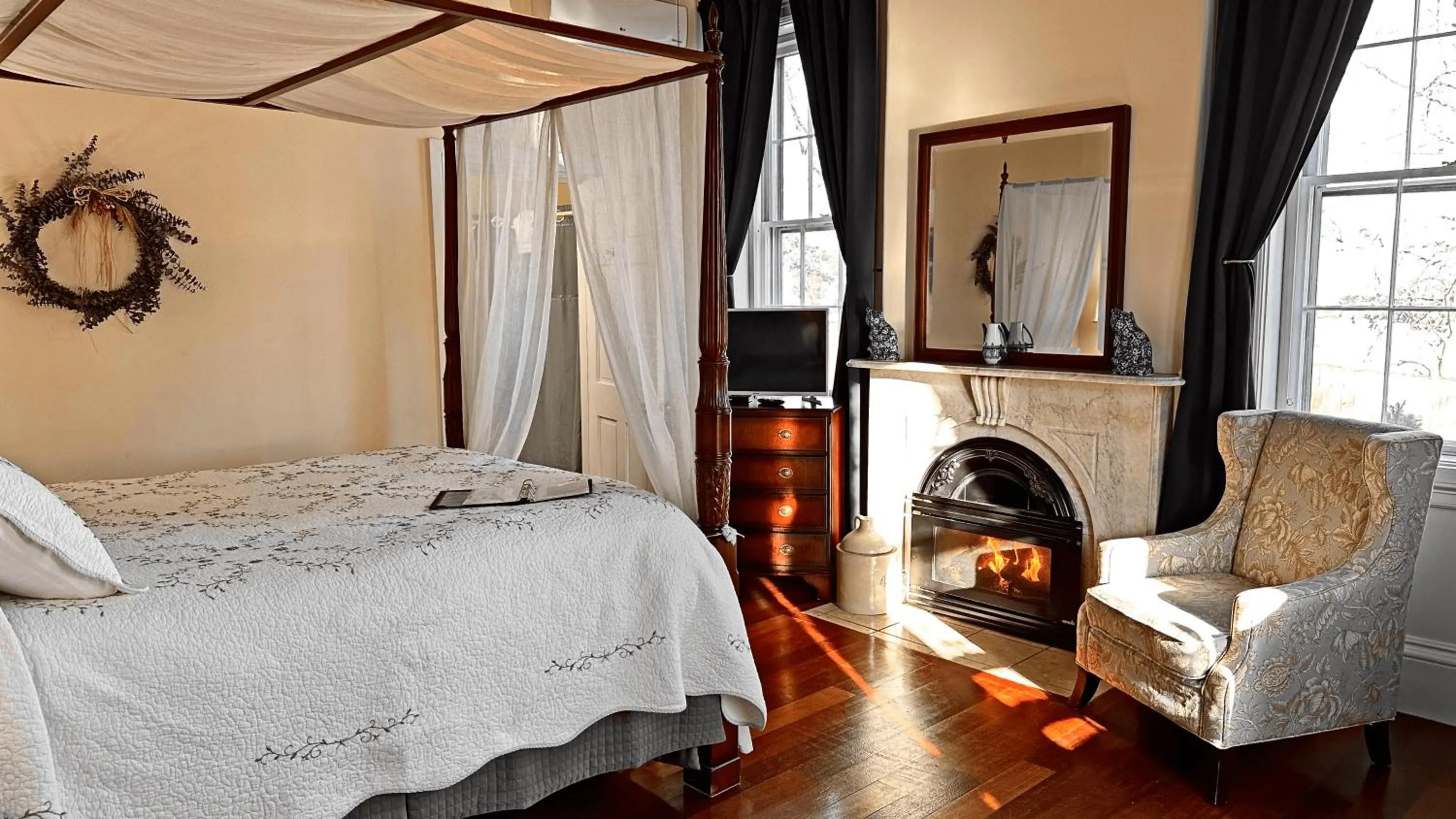 Bedroom, Bed in Christopher Dodge House
