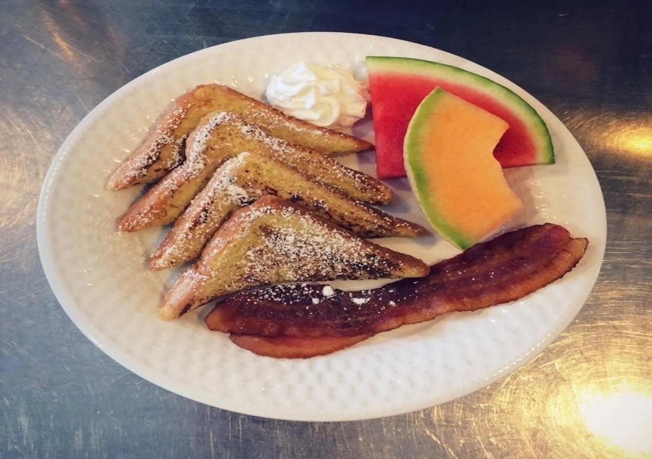 American breakfast in Christopher Dodge House