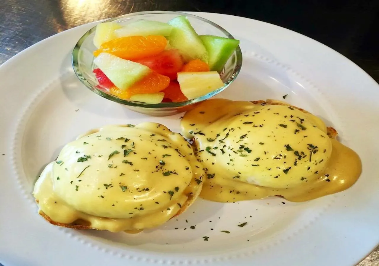 American breakfast in Christopher Dodge House