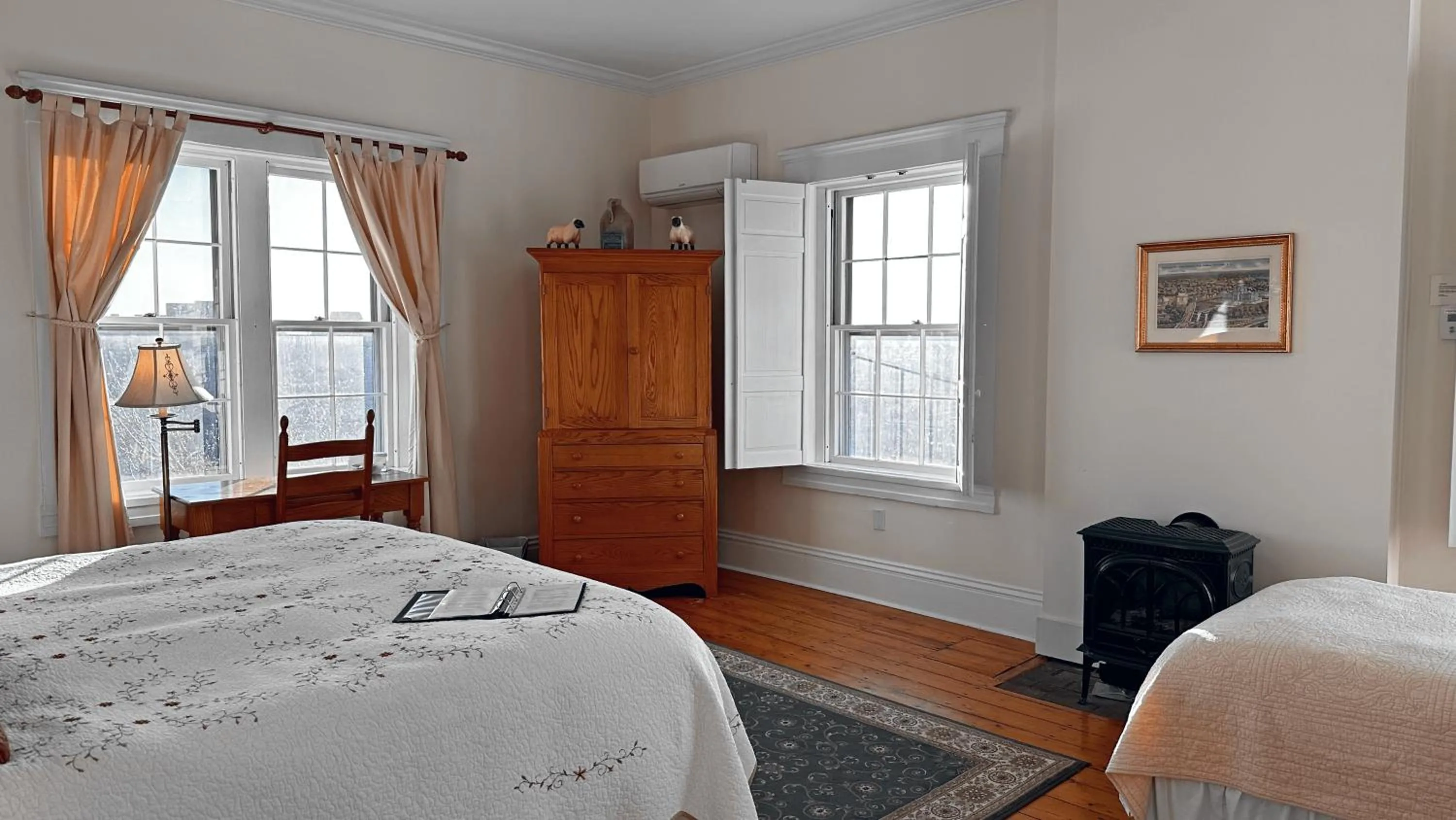 Bedroom, Bed in Christopher Dodge House