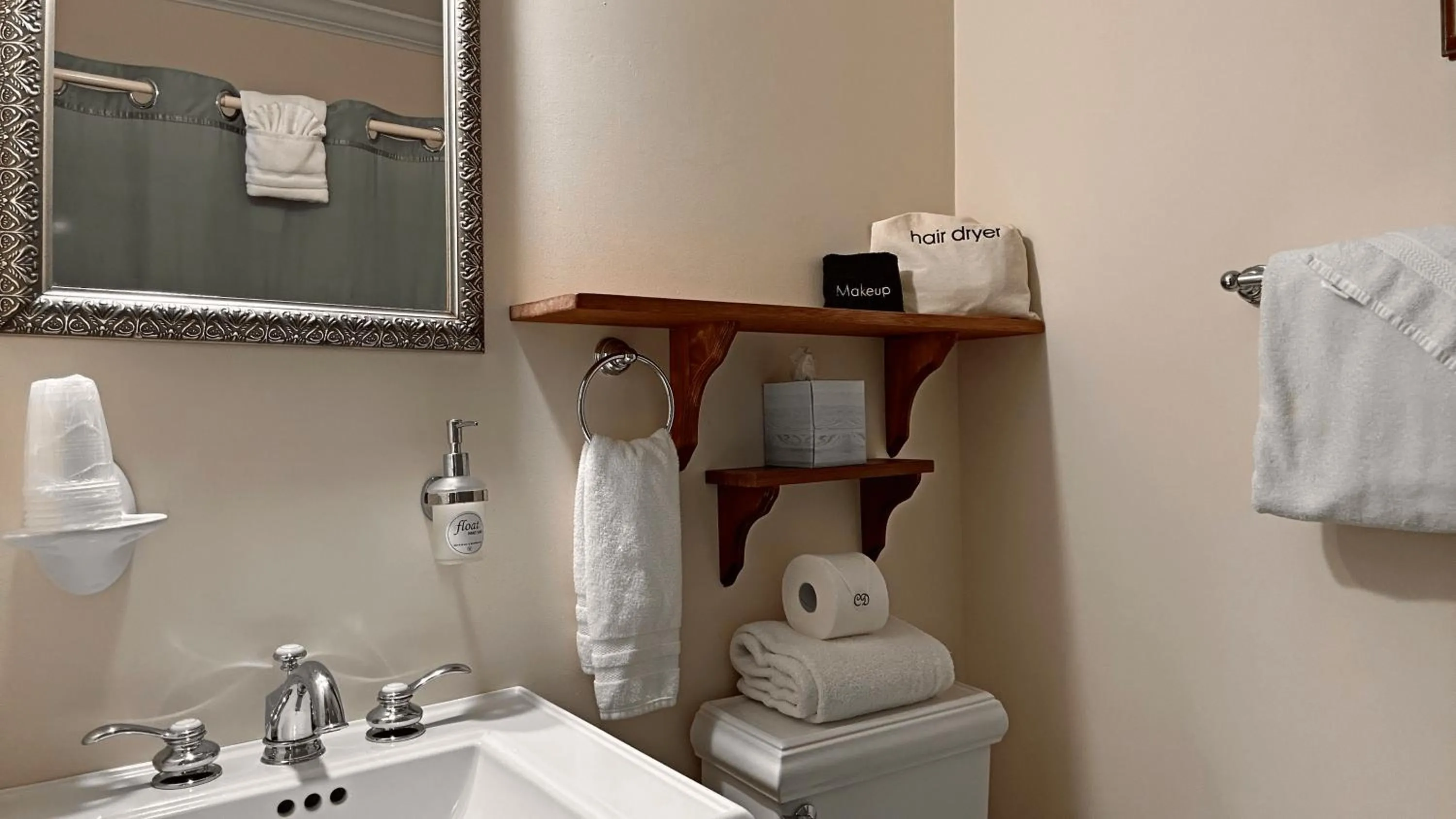 Bathroom in Christopher Dodge House