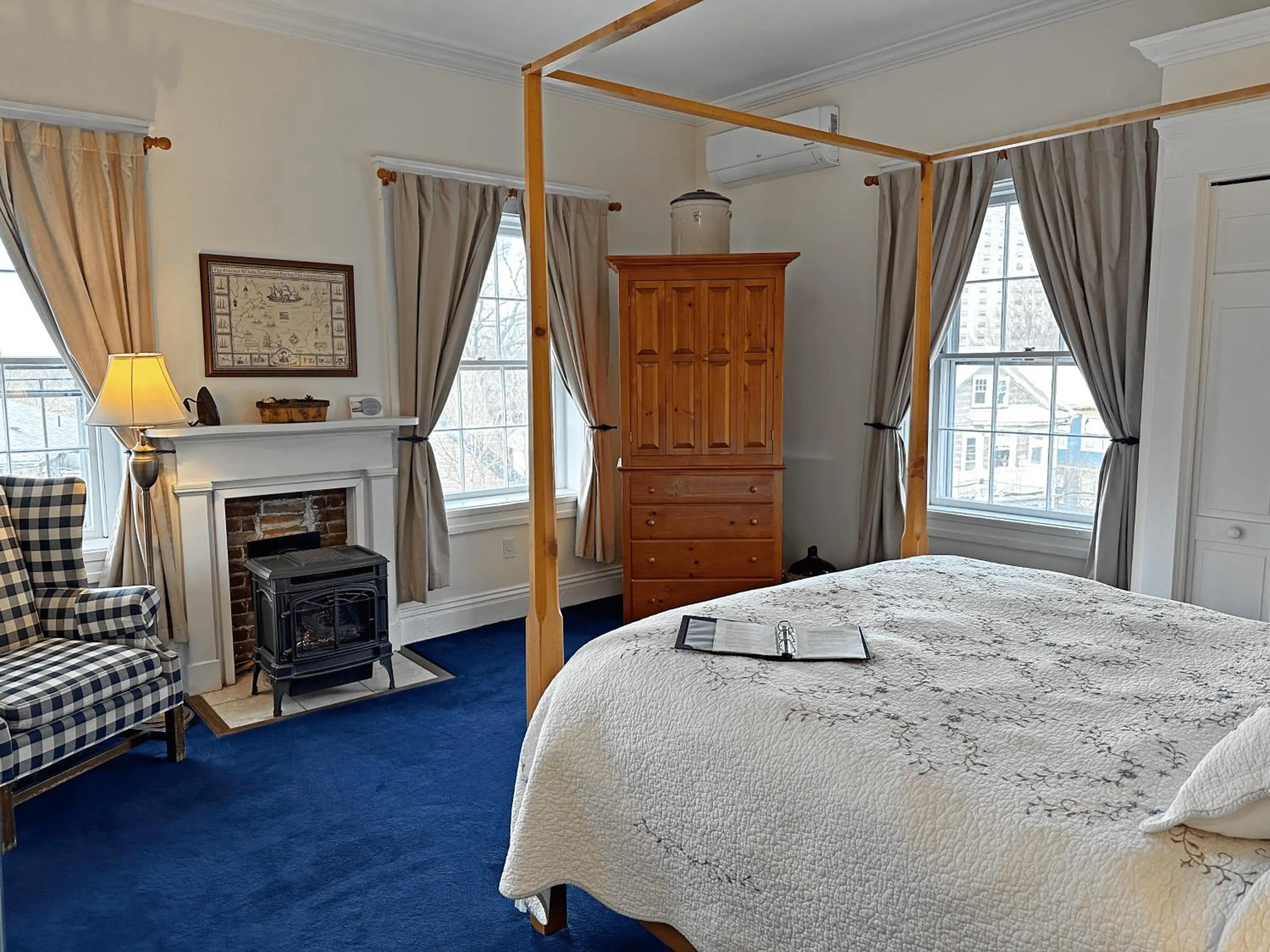 Bedroom, Bed in Christopher Dodge House