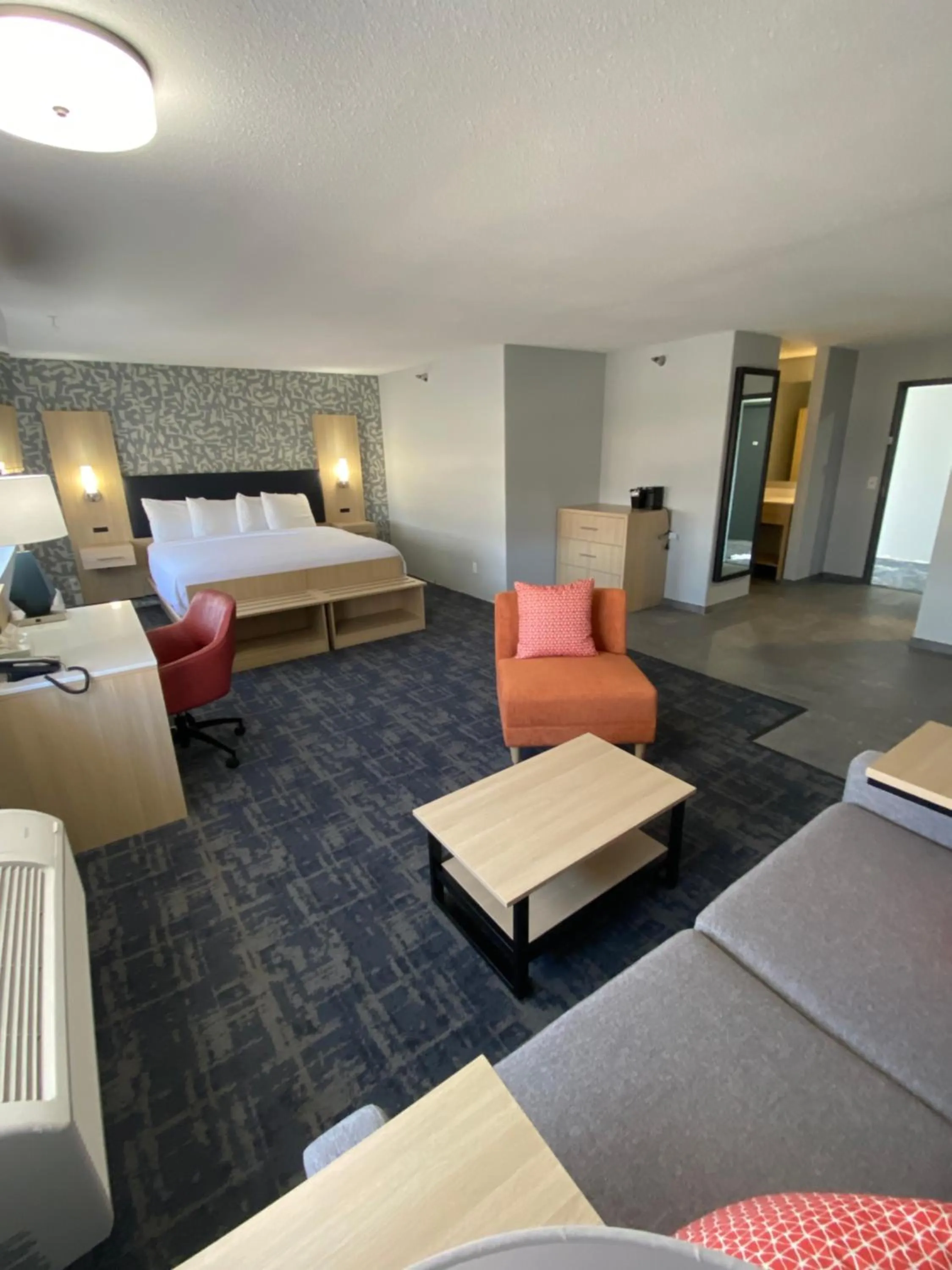 Living room, Bed in Stay Wise Inns of Montrose