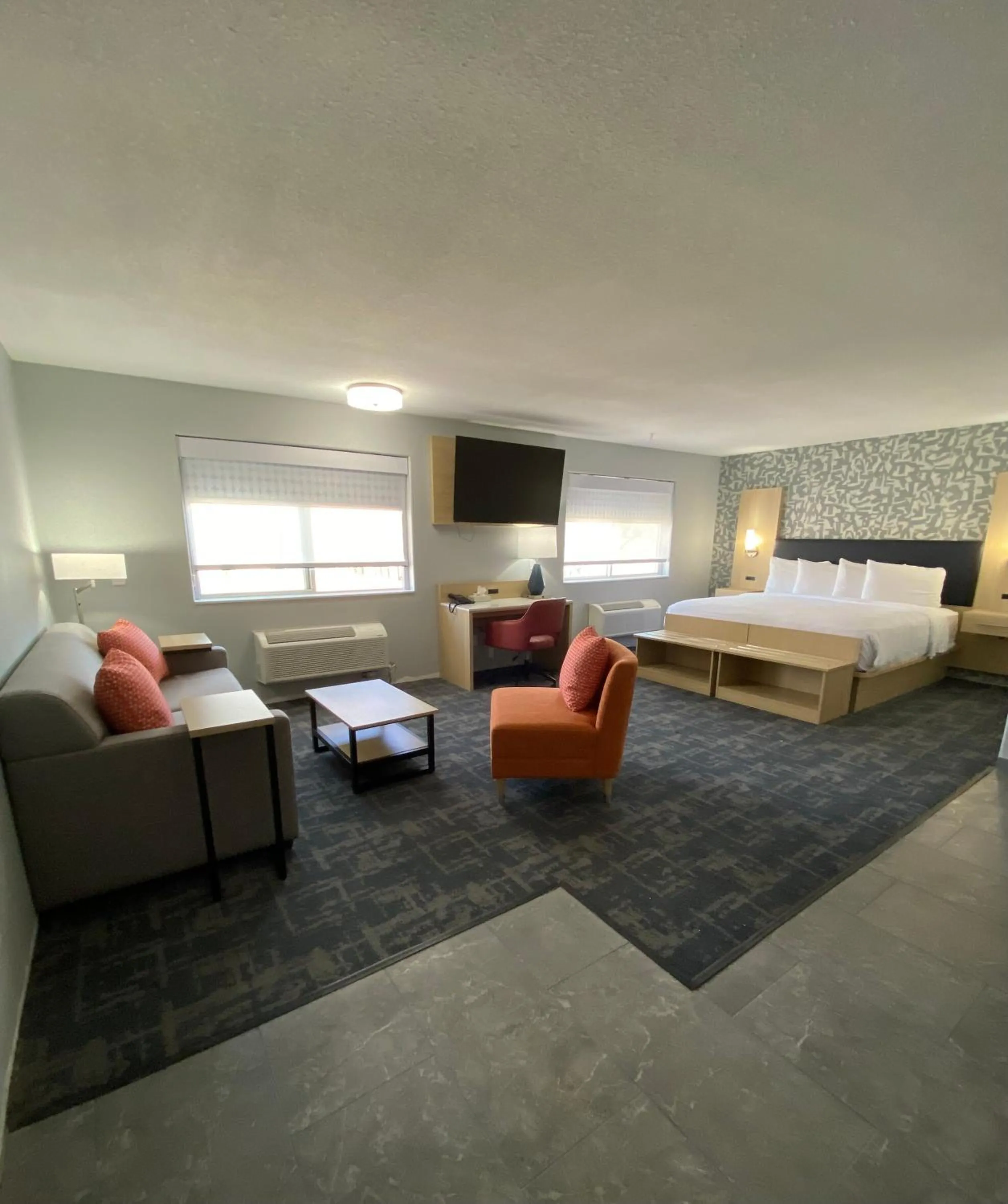 Seating area, Bed in Stay Wise Inns of Montrose