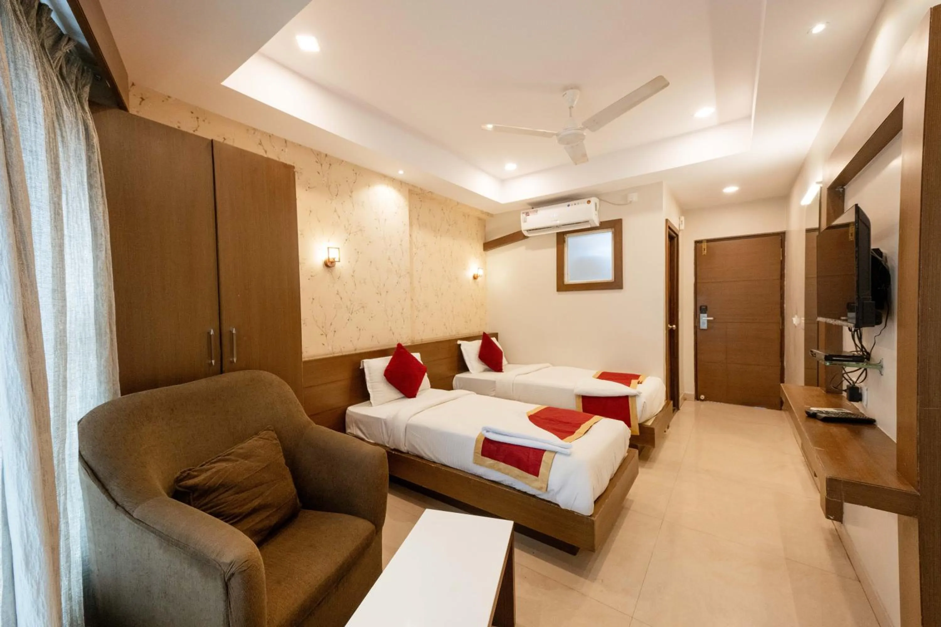 Bed in REGALIA INN &SUITES