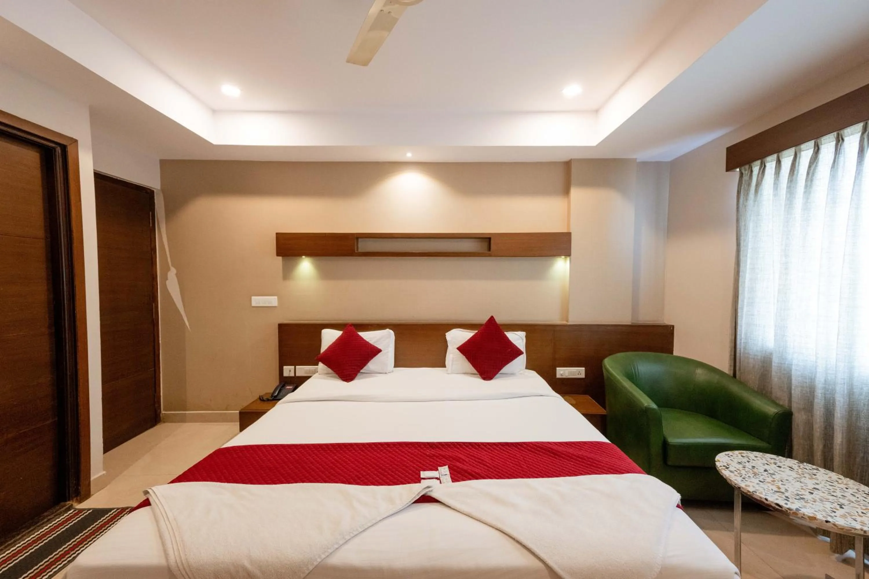 Bed in REGALIA INN &SUITES