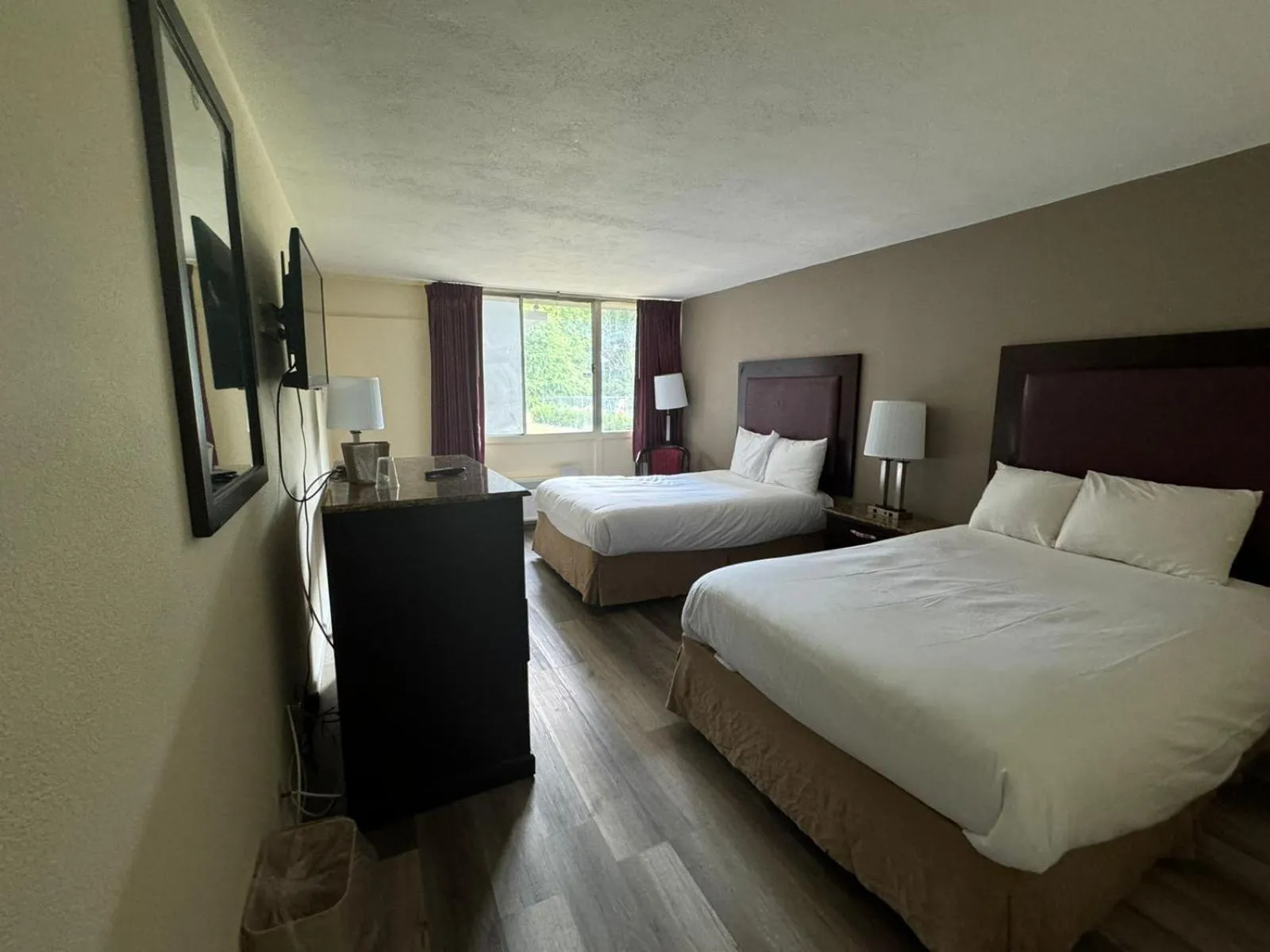 Photo of the whole room, Bed in Town Inn