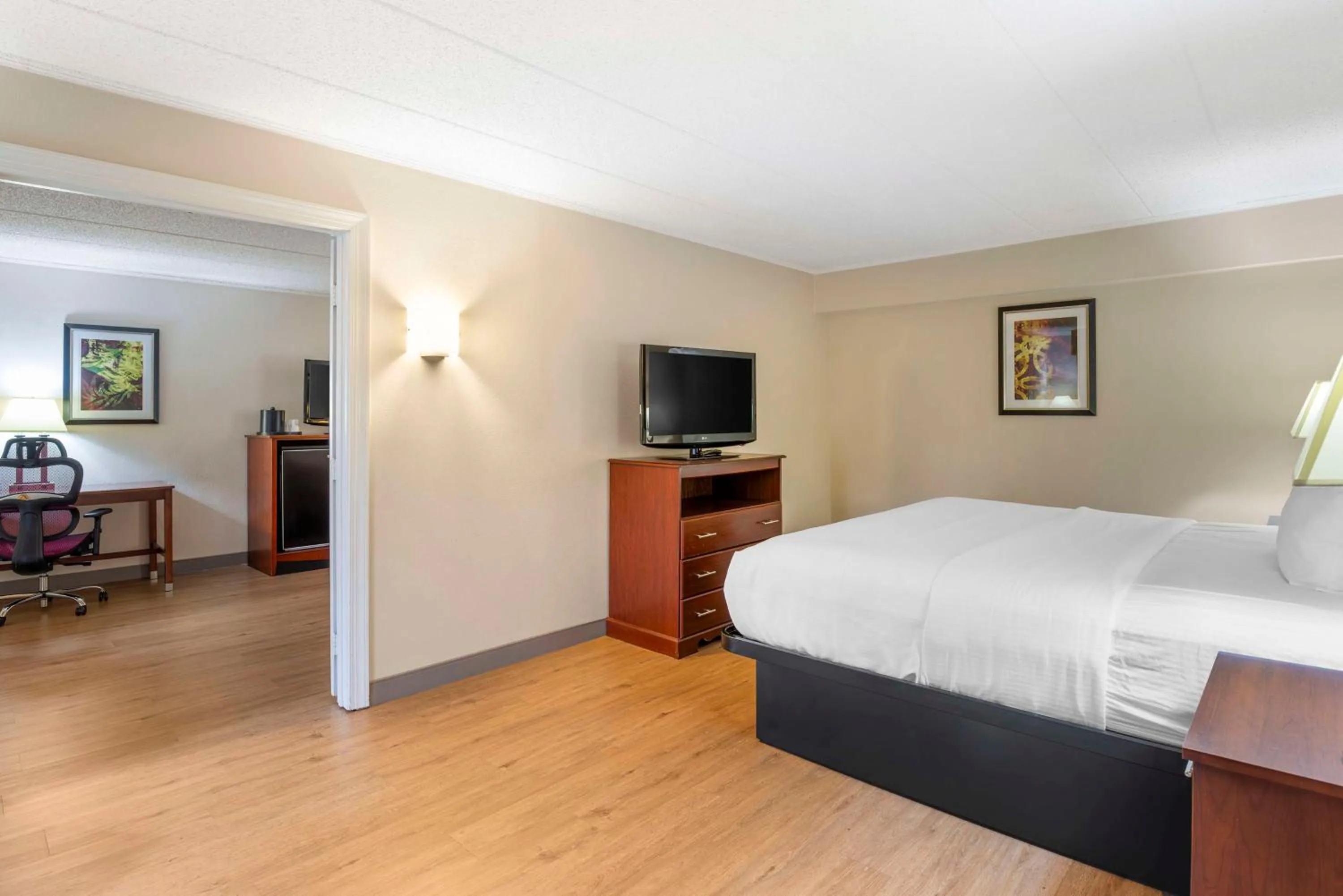 Bedroom, Bed in Best Western PLUS Governor's Inn Richmond