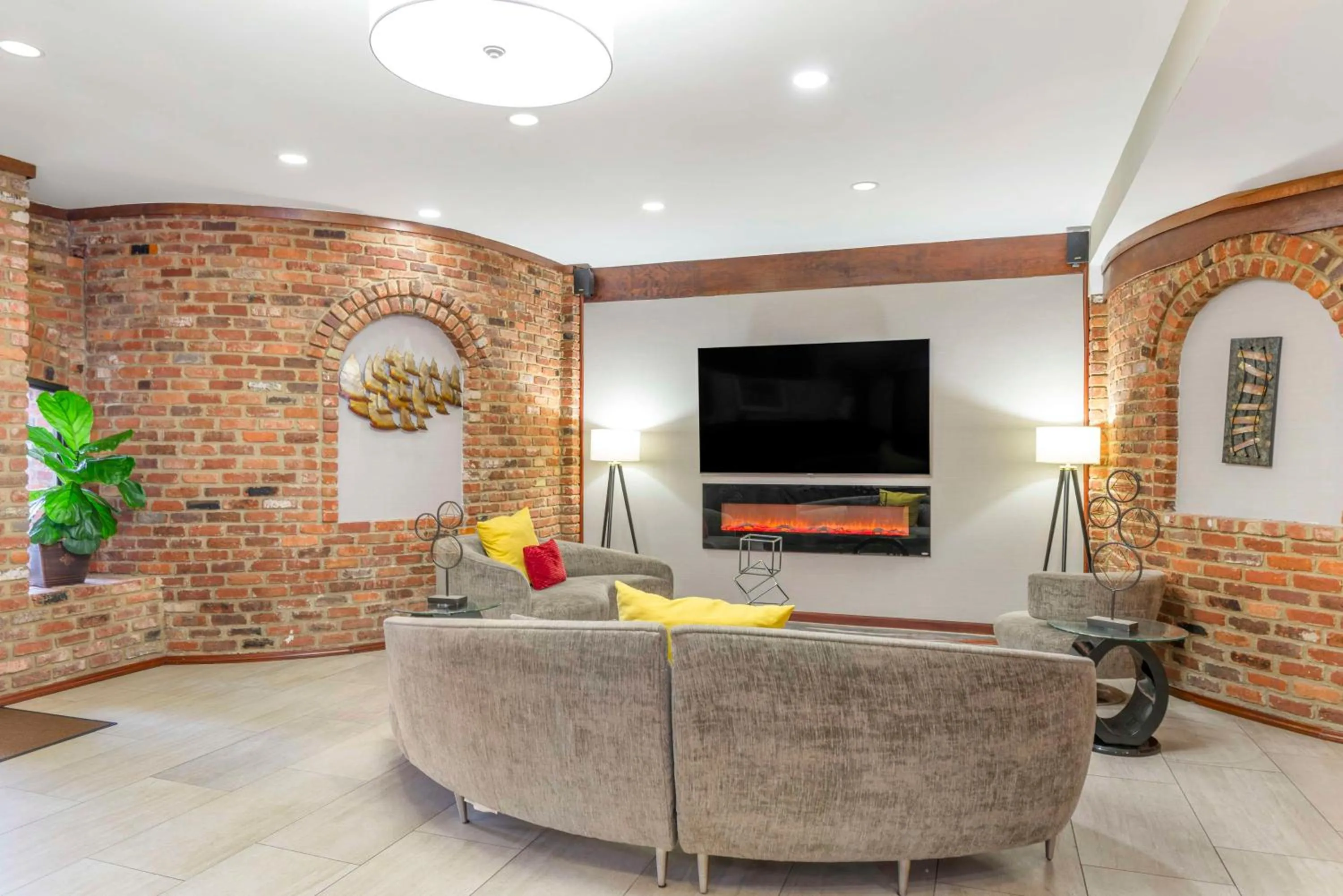 Lobby or reception in Best Western PLUS Governor's Inn Richmond