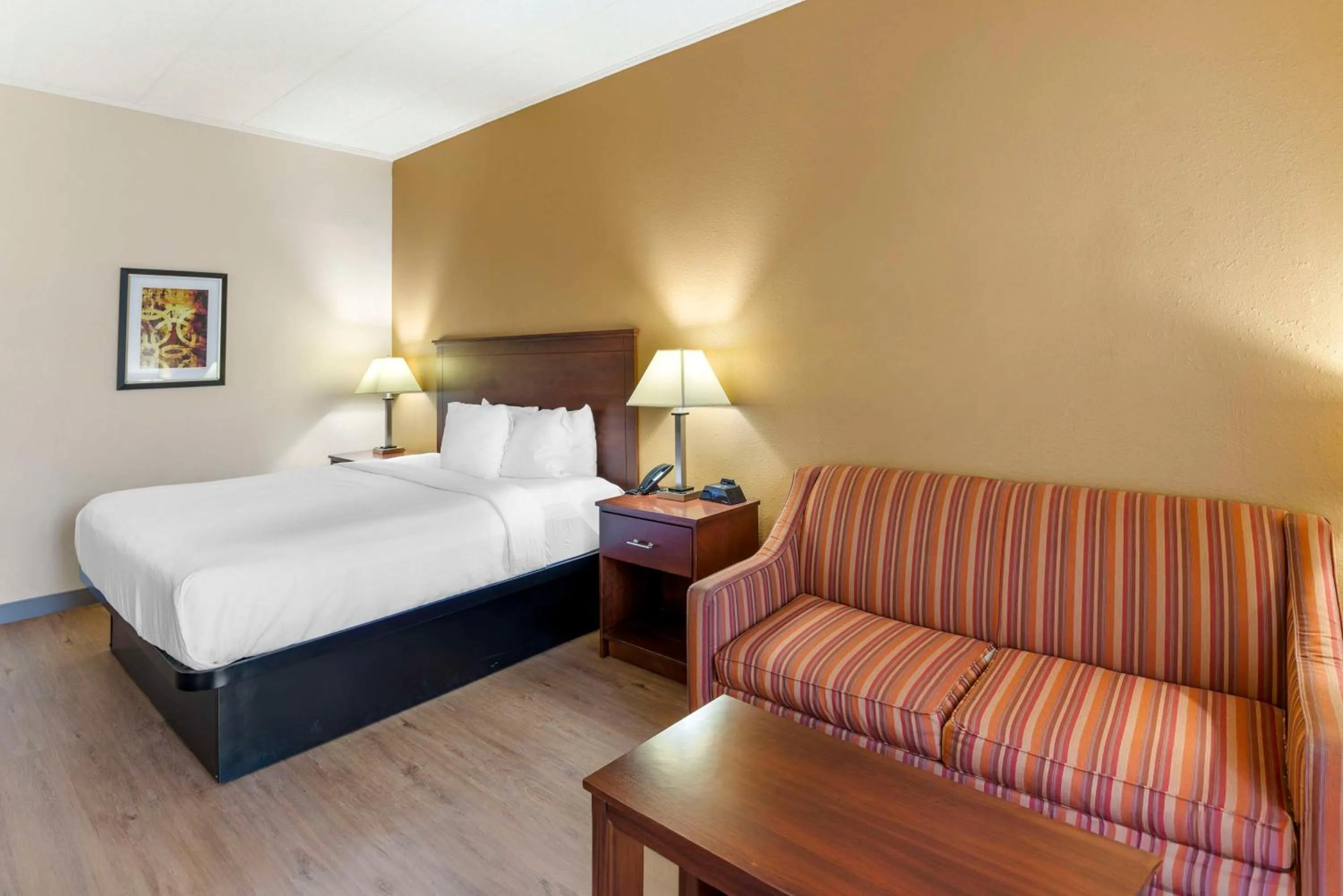 Bedroom, Bed in Best Western PLUS Governor's Inn Richmond