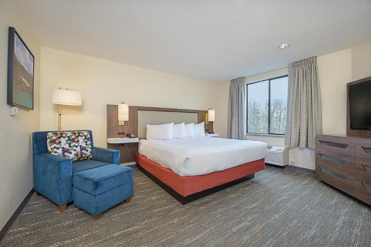 Bedroom, Bed in The Portlander Inn and Marketplace