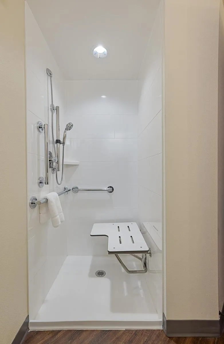 Shower in The Portlander Inn and Marketplace