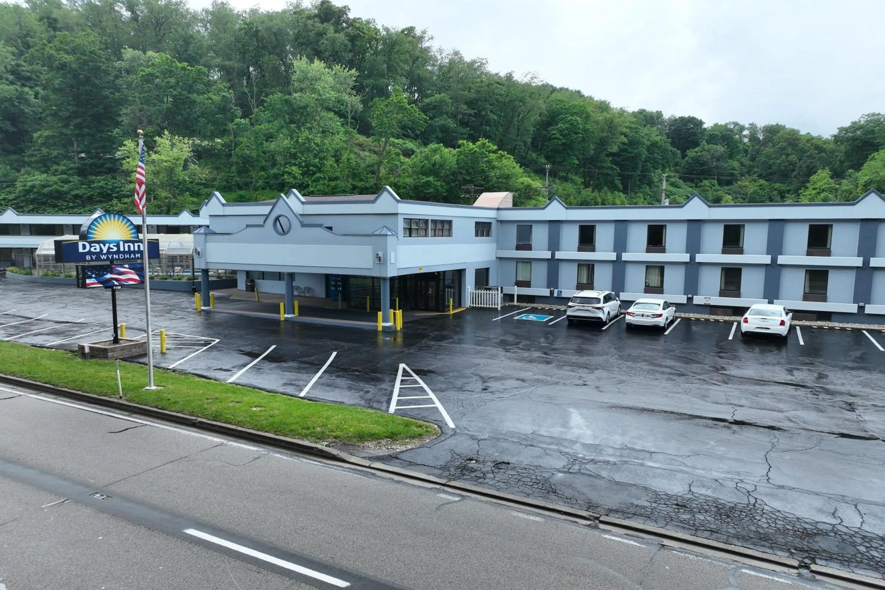 Property building in Days Inn by Wyndham Pittsburgh