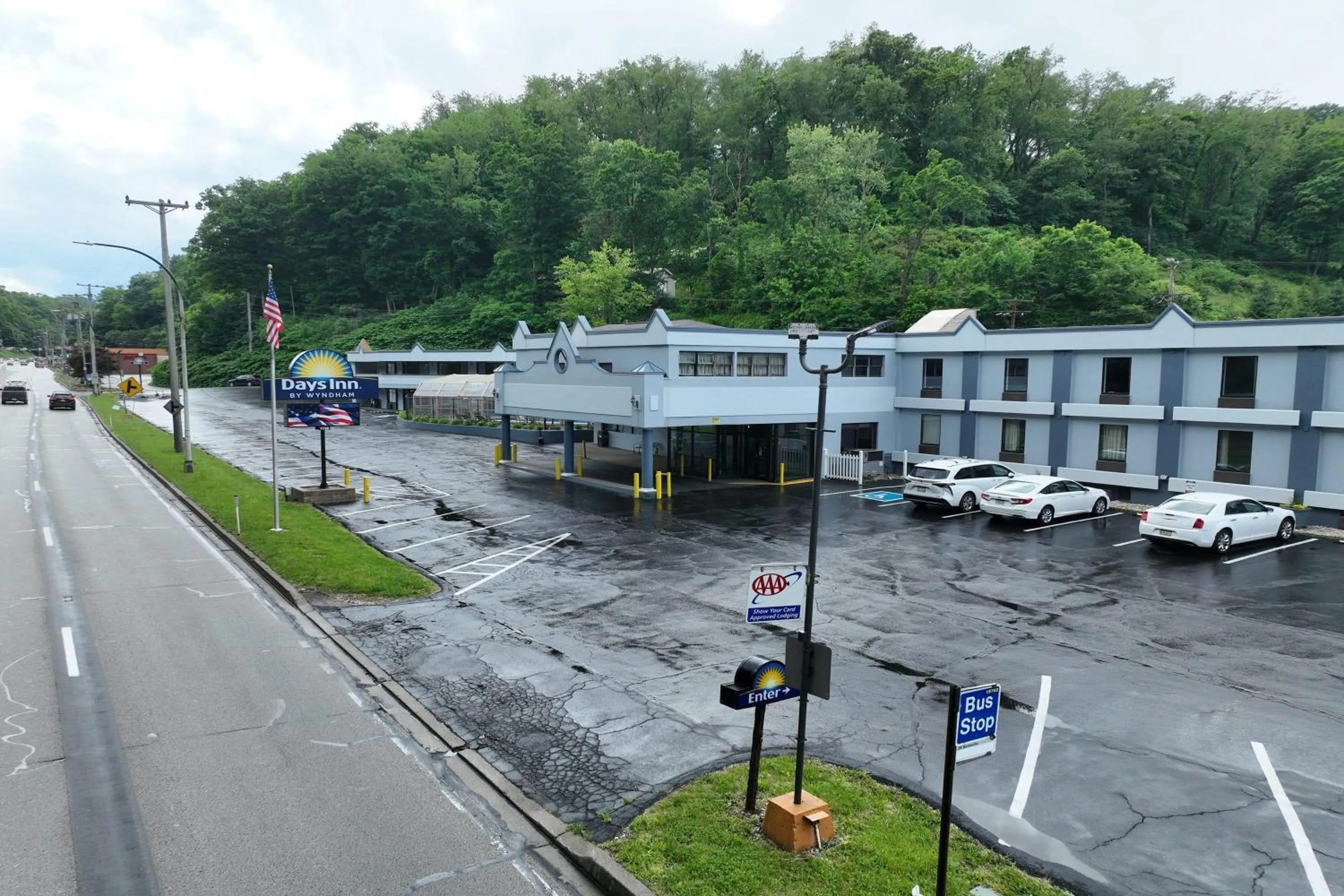 Property building in Days Inn by Wyndham Pittsburgh