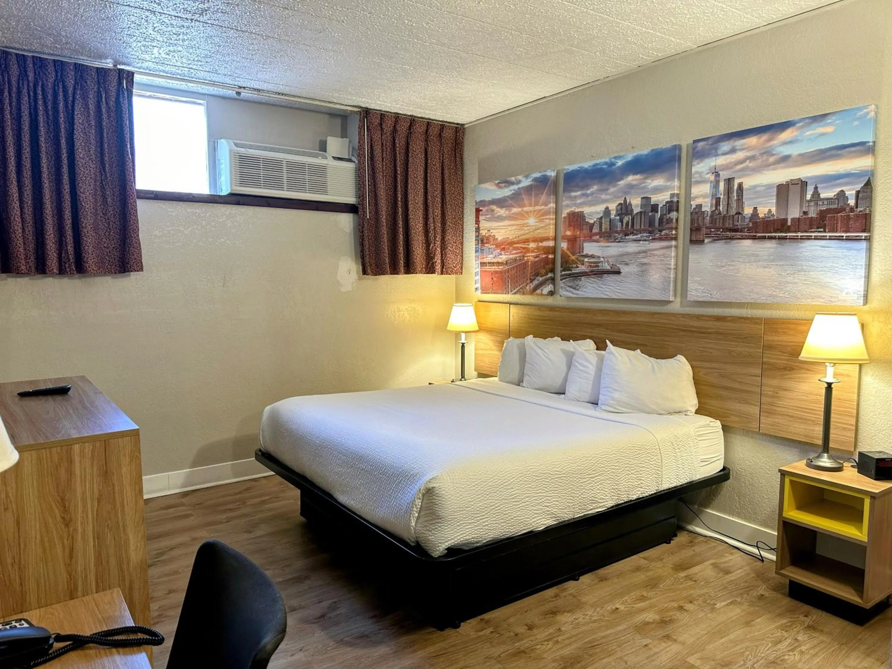 Bed in Days Inn by Wyndham Pittsburgh
