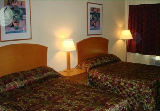 Bed in Cedars Inn Lewiston