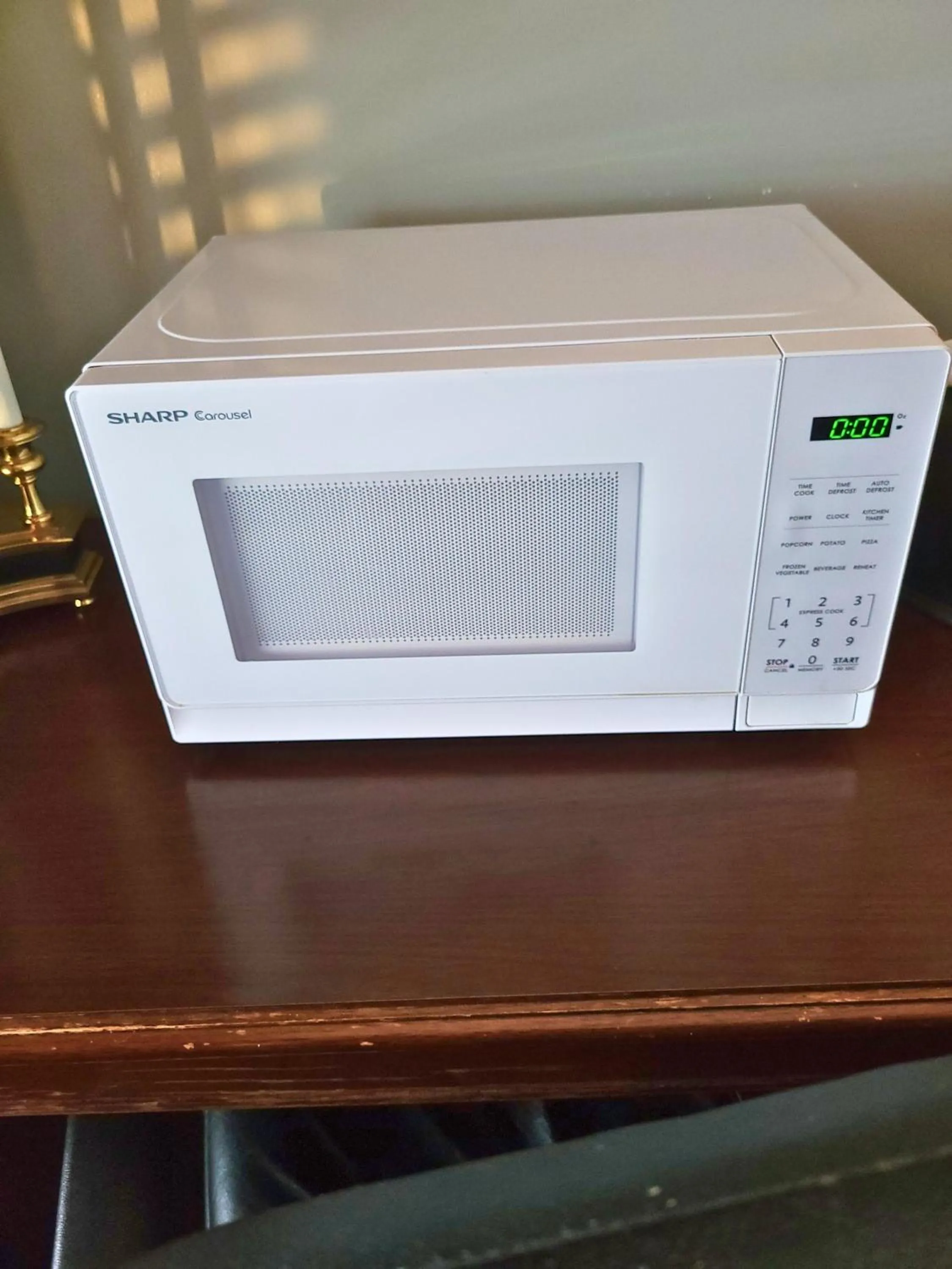 microwave in Altland House Inn & Suites
