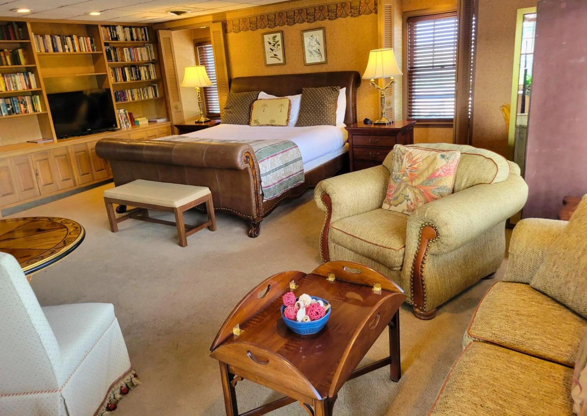 Bed in Altland House Inn & Suites