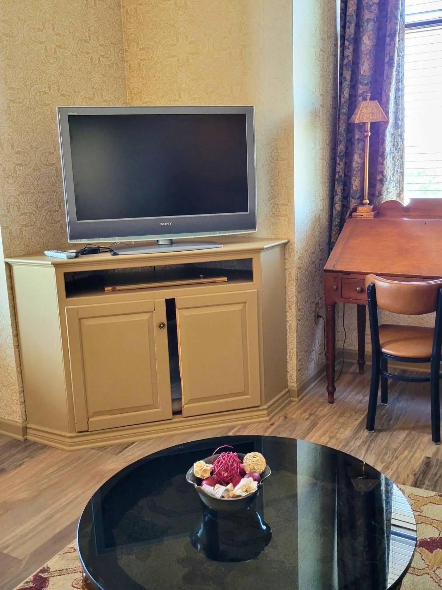 TV and multimedia in Altland House Inn & Suites