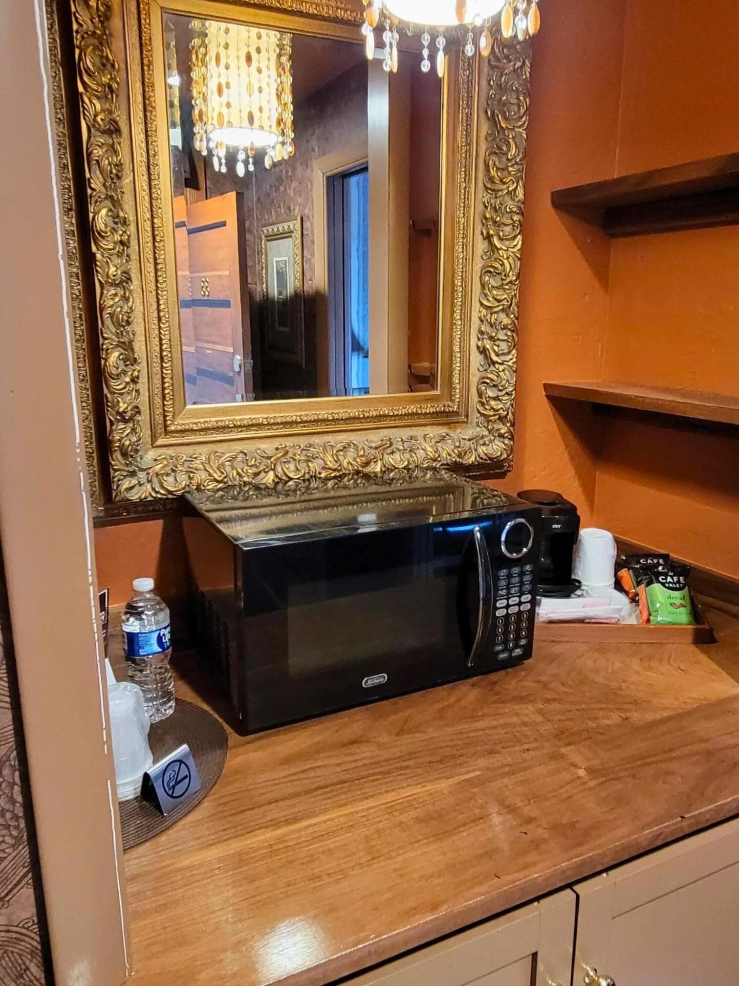 microwave in Altland House Inn & Suites