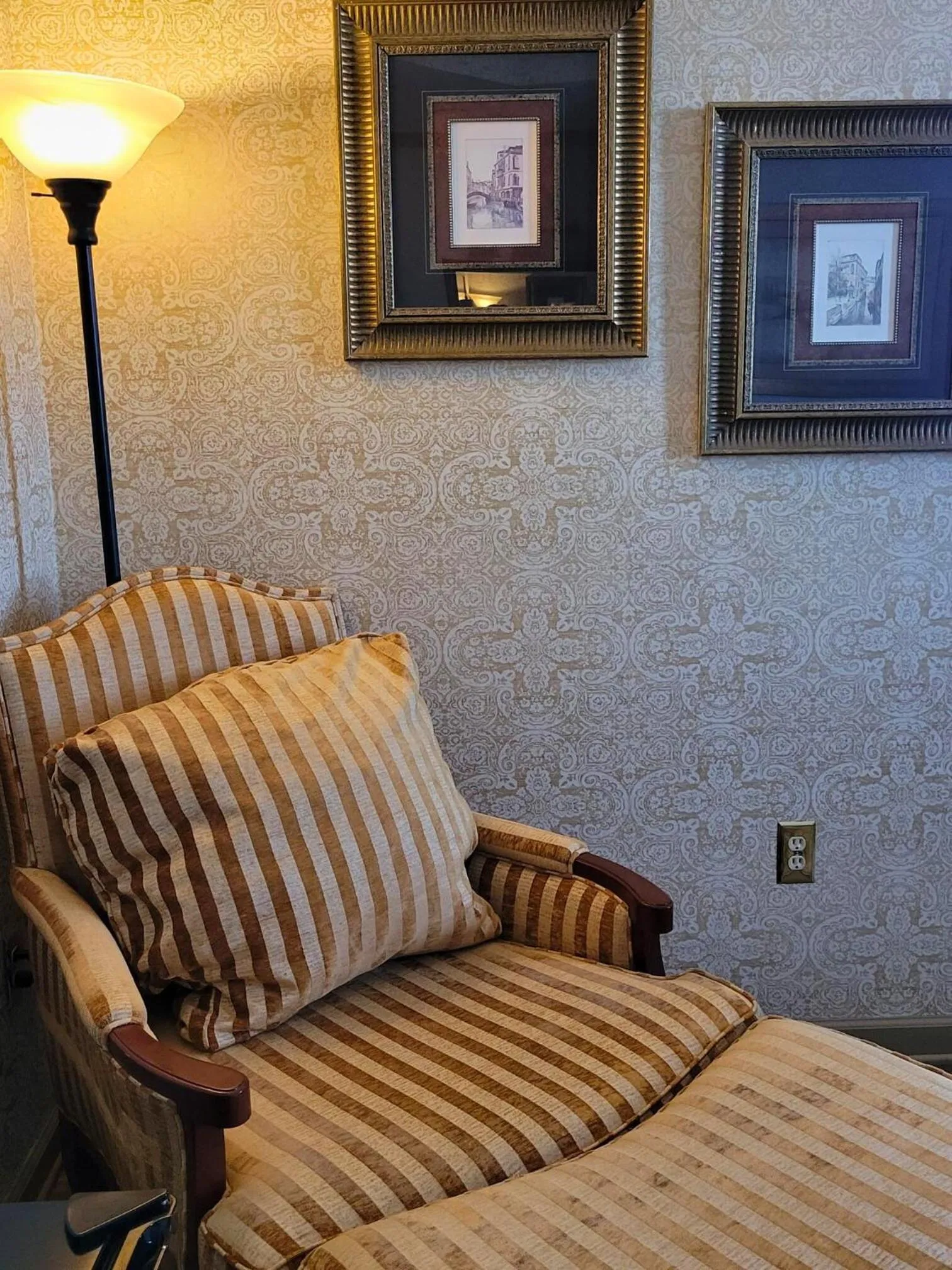 Seating area in Altland House Inn & Suites
