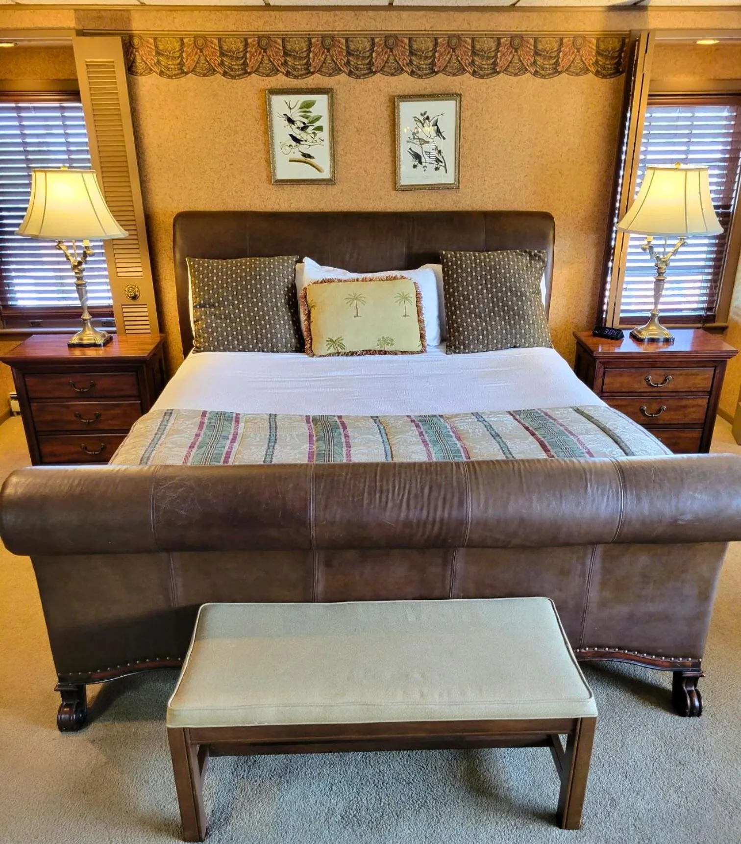 Bed in Altland House Inn & Suites