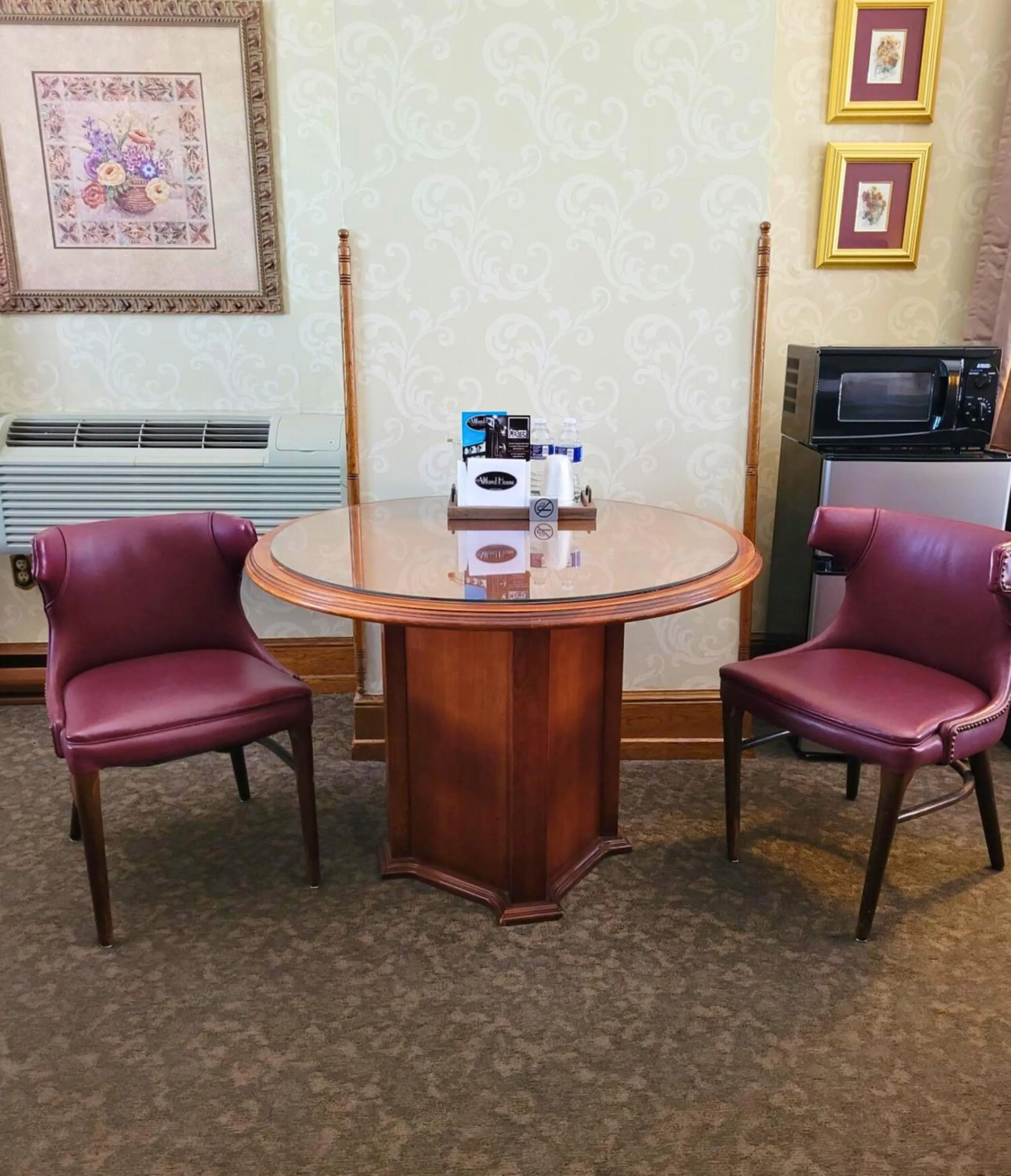 Seating area in Altland House Inn & Suites
