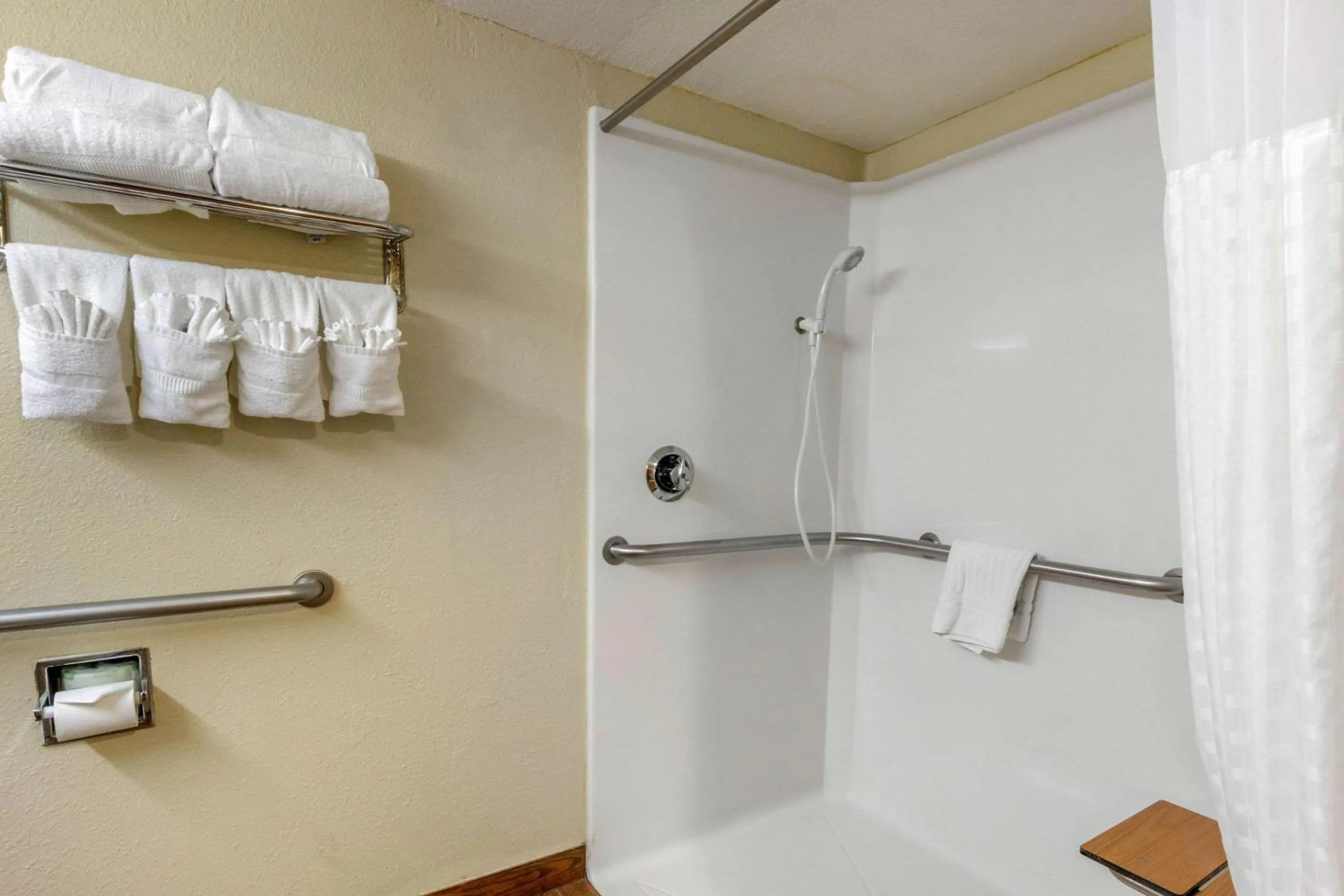 Bedroom in Comfort Inn St Petersburg North