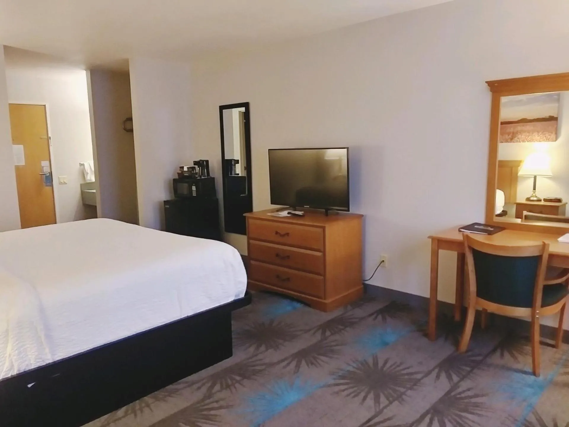 Bedroom, Bed in Days Inn by Wyndham Osage Beach Lake of the Ozarks