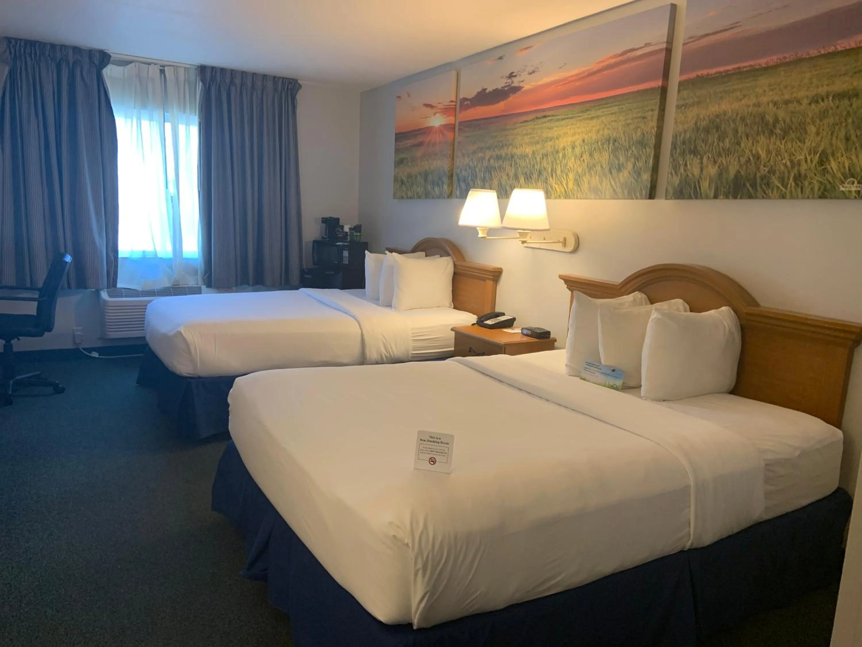 Bedroom, Bed in Days Inn by Wyndham Osage Beach Lake of the Ozarks