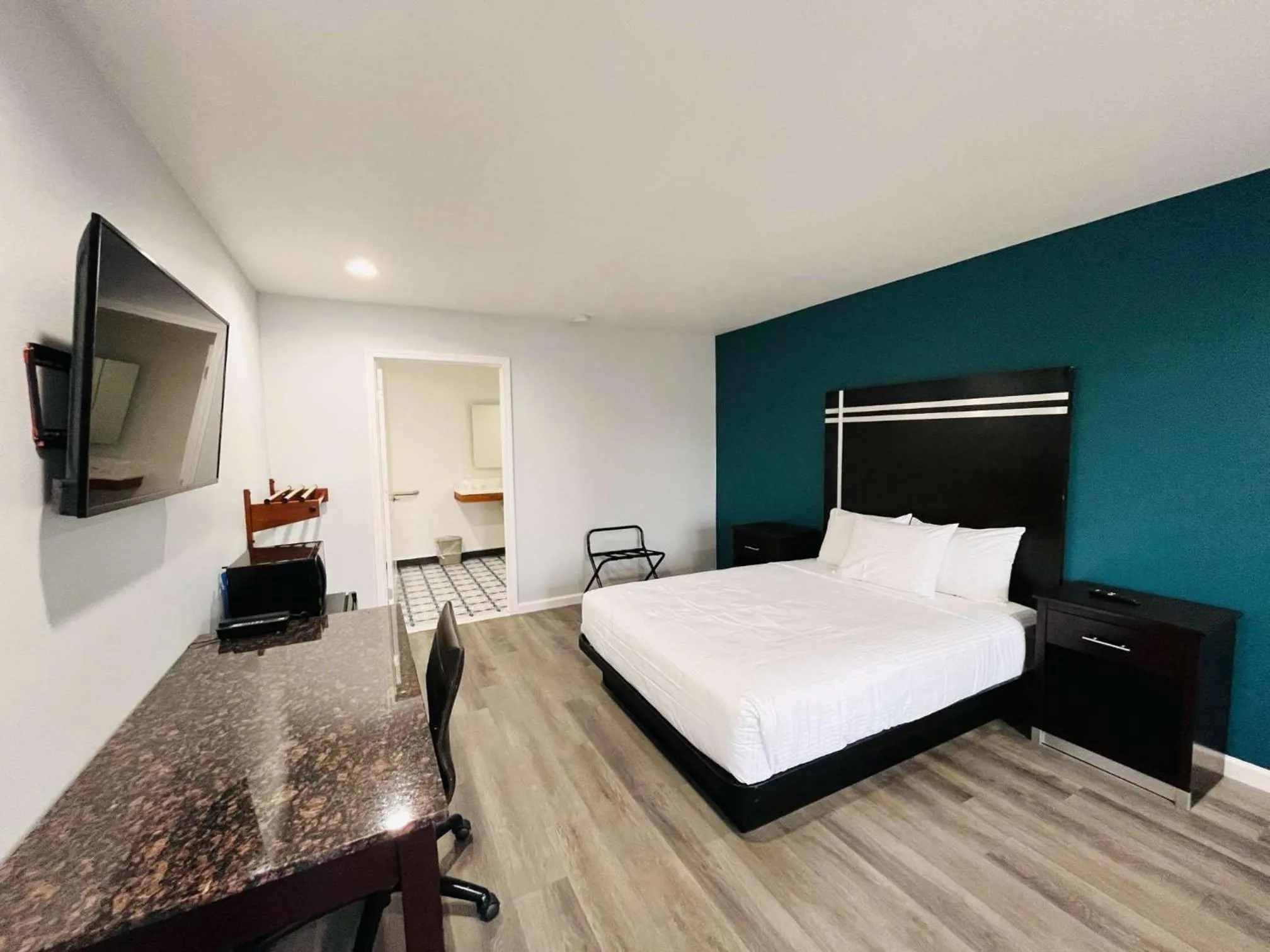 Bedroom, Bed in Motel 6 Vallejo, CA - Napa Valley