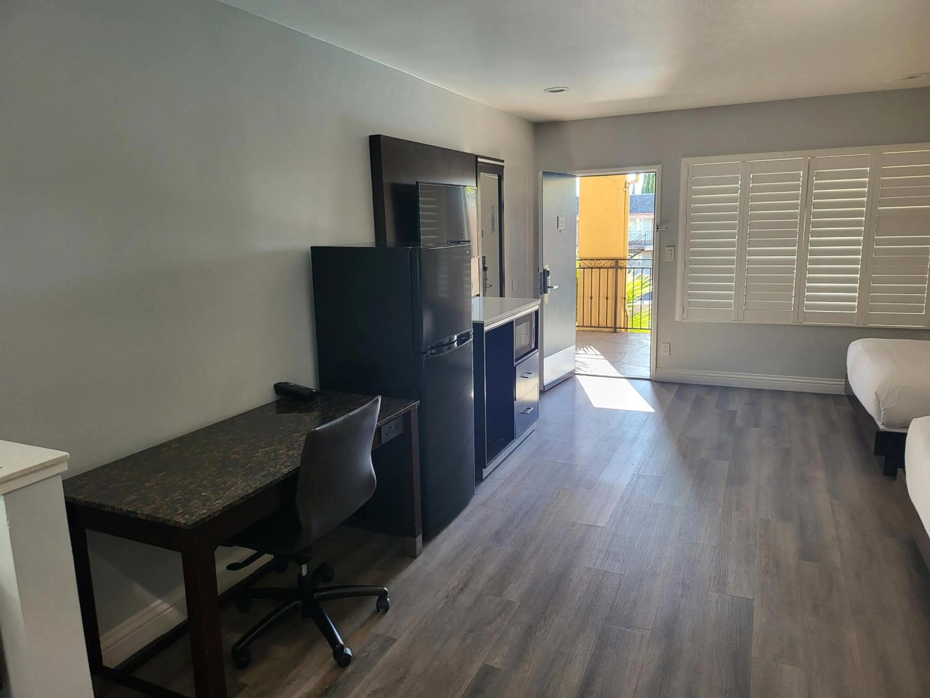 Bedroom in Motel 6 Vallejo, CA - Napa Valley