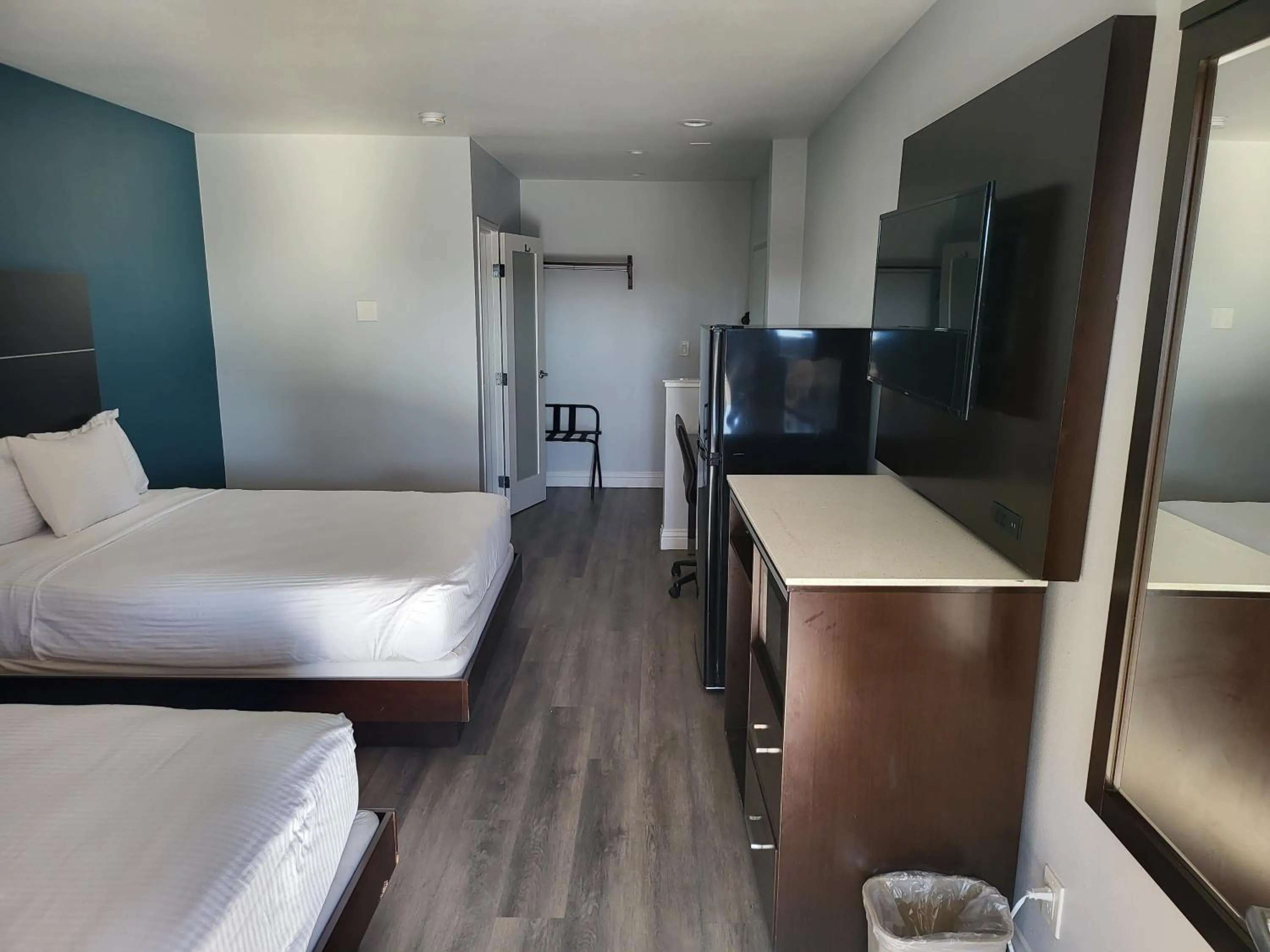 Bedroom, Bed in Motel 6 Vallejo, CA - Napa Valley