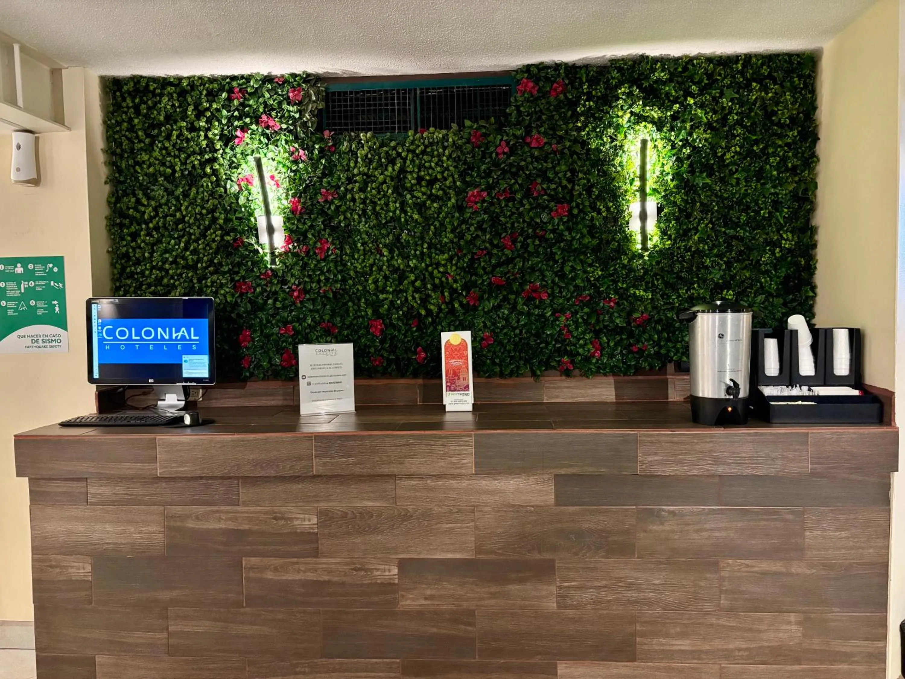 Coffee/tea facilities in Hotel Colonial Ciudad Juarez