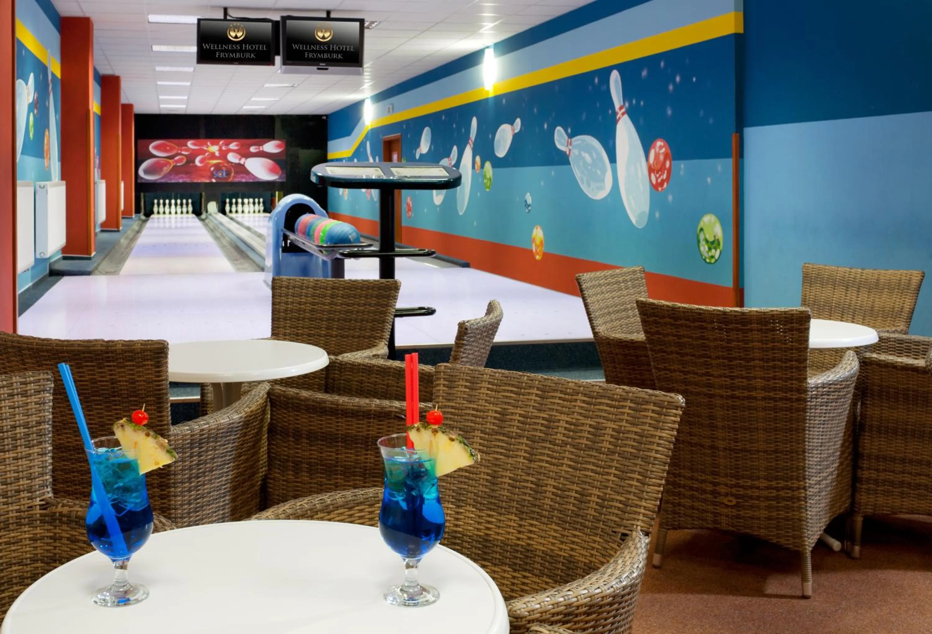 Bowling in LIPNO WELLNESS - FRYMBURK HOTEL private family room