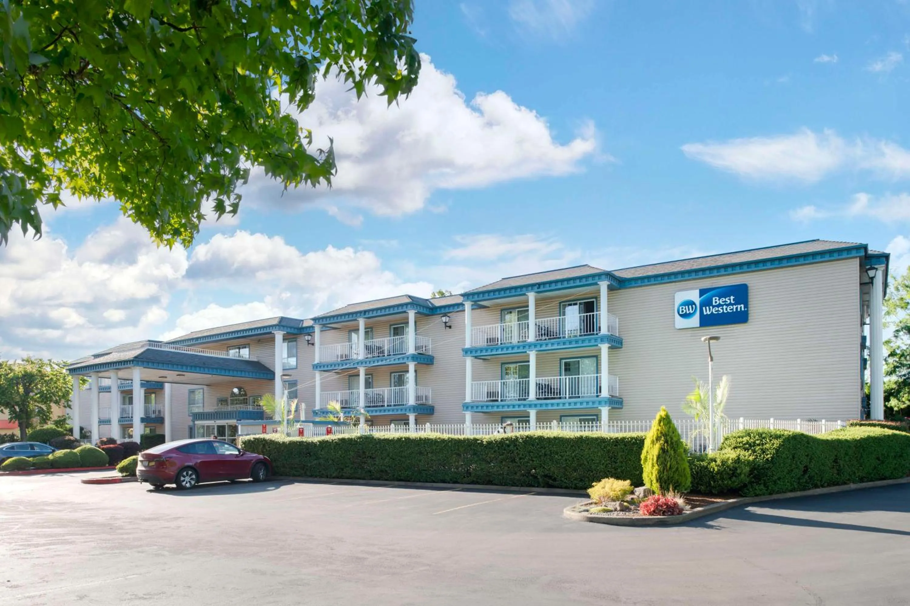 Property building in Best Western Corvallis