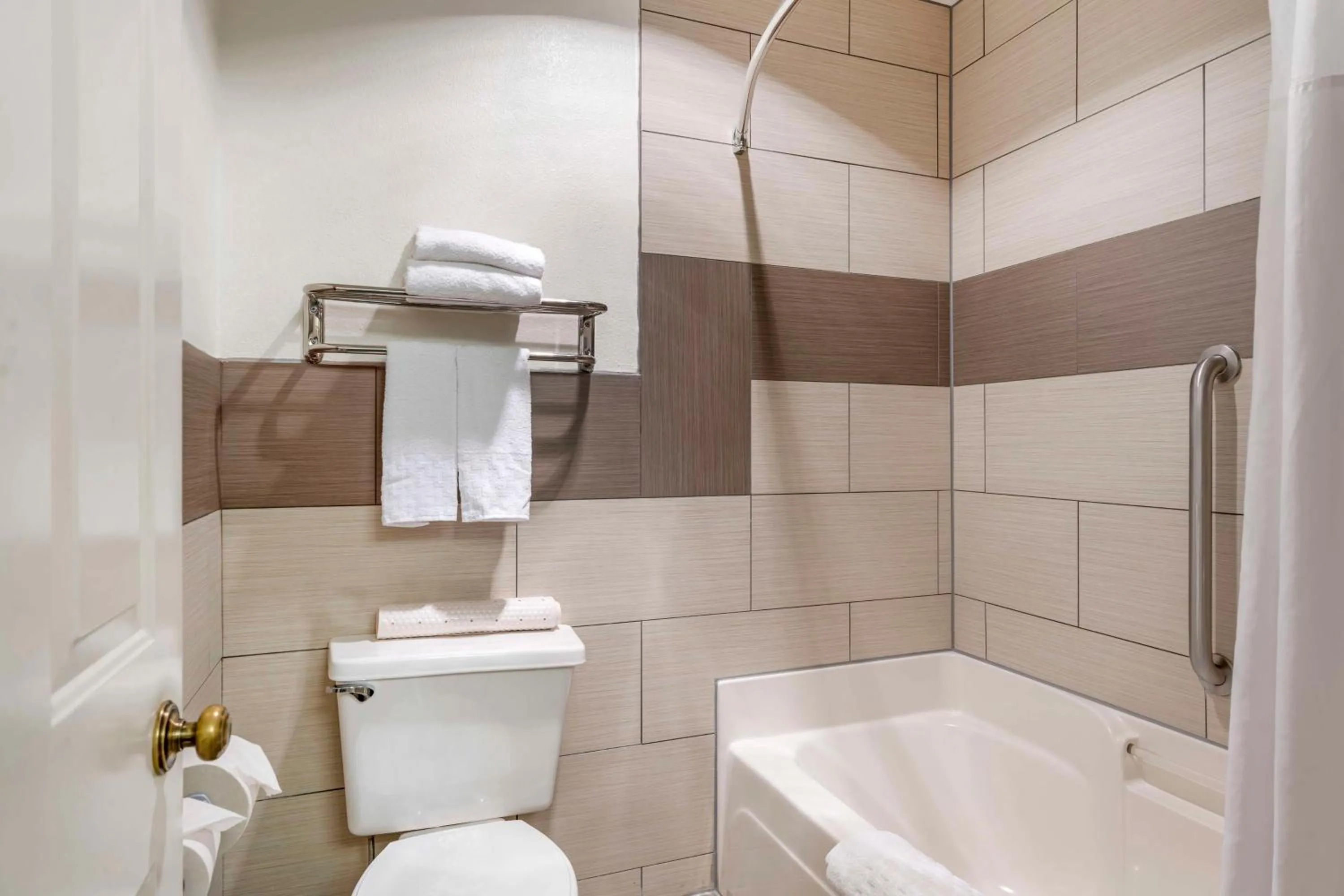 Bathroom in Best Western Corvallis