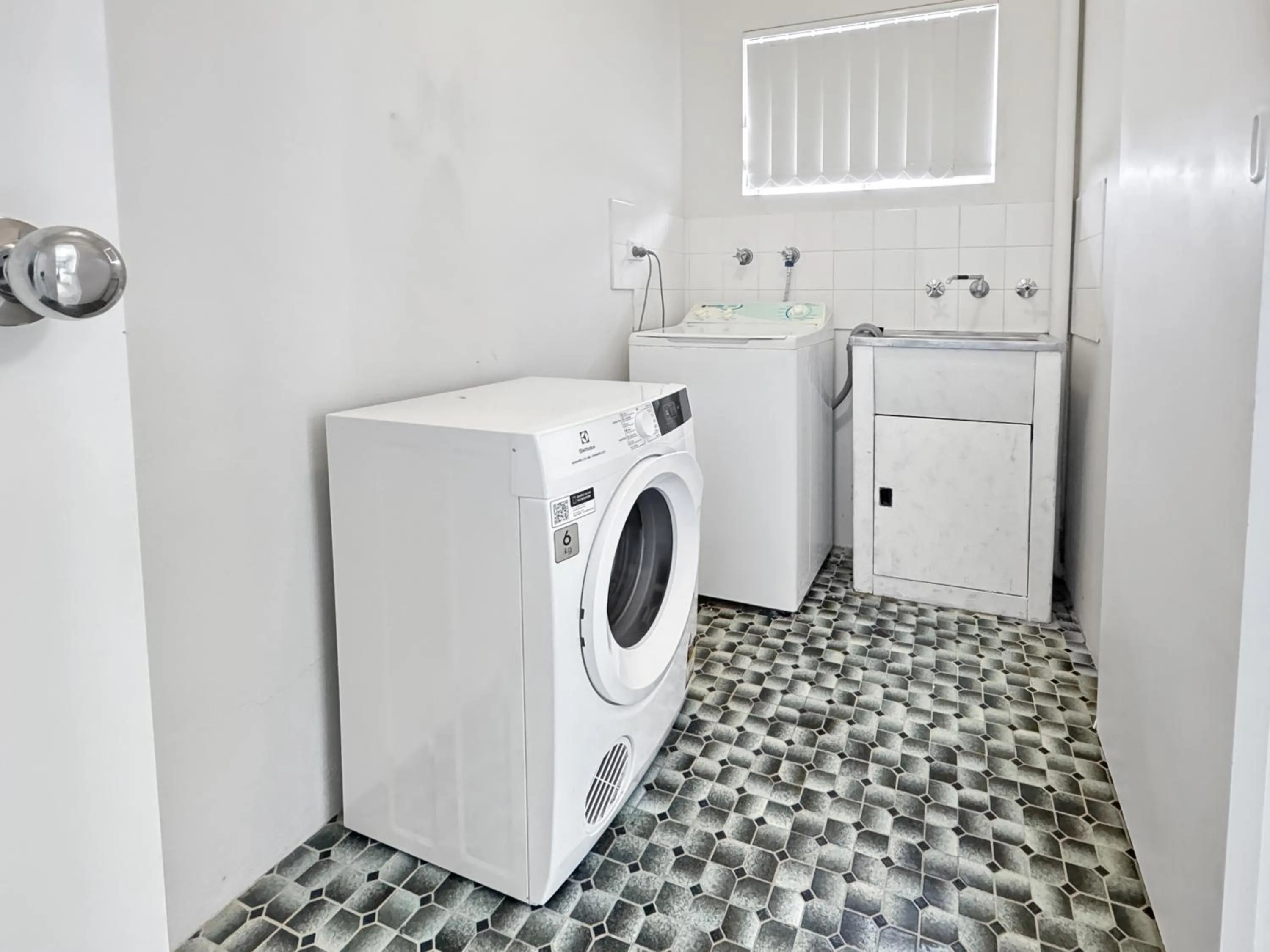 washing machine in Golden Sands Motor Inn