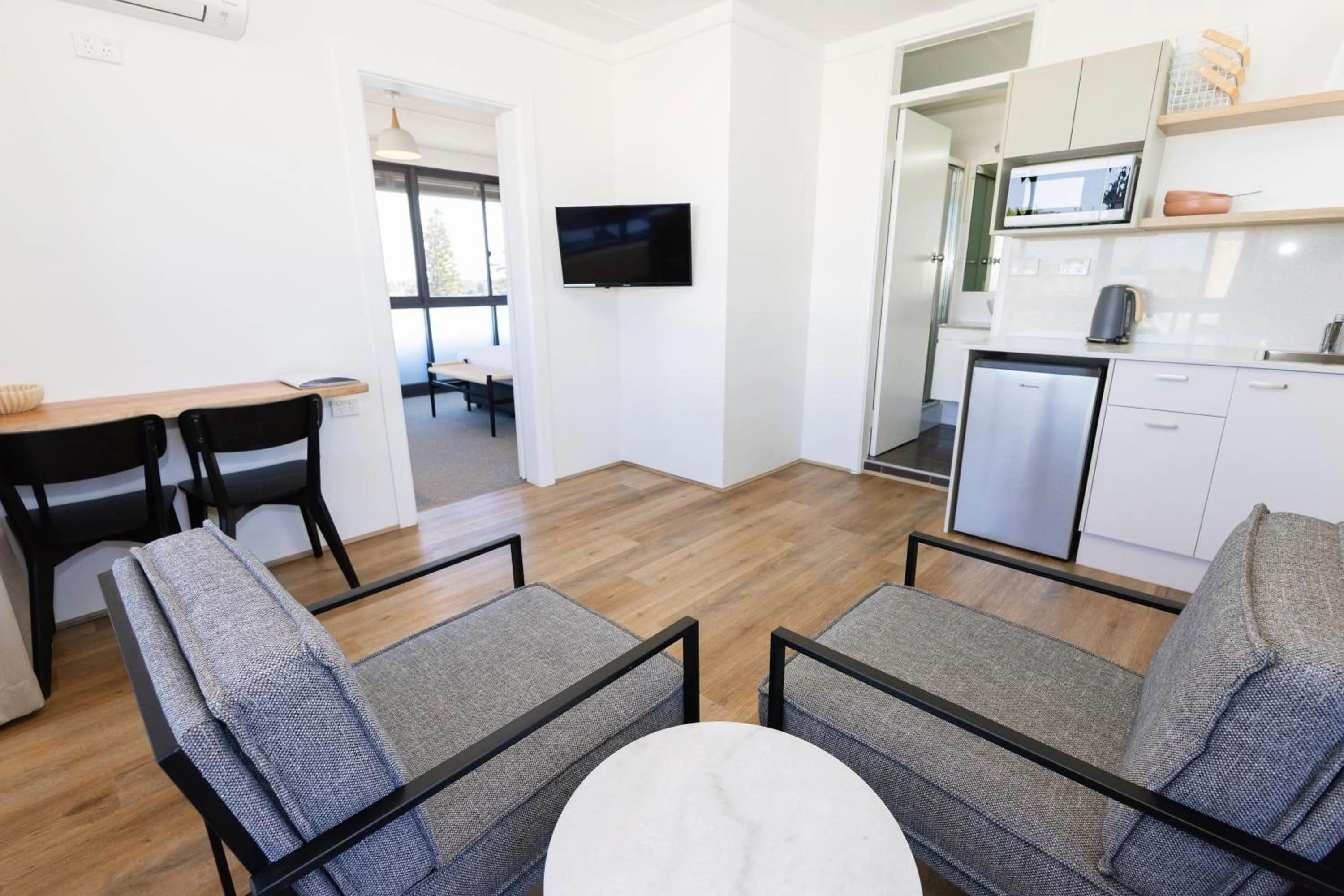 Kitchen or kitchenette in The Mid Pacific