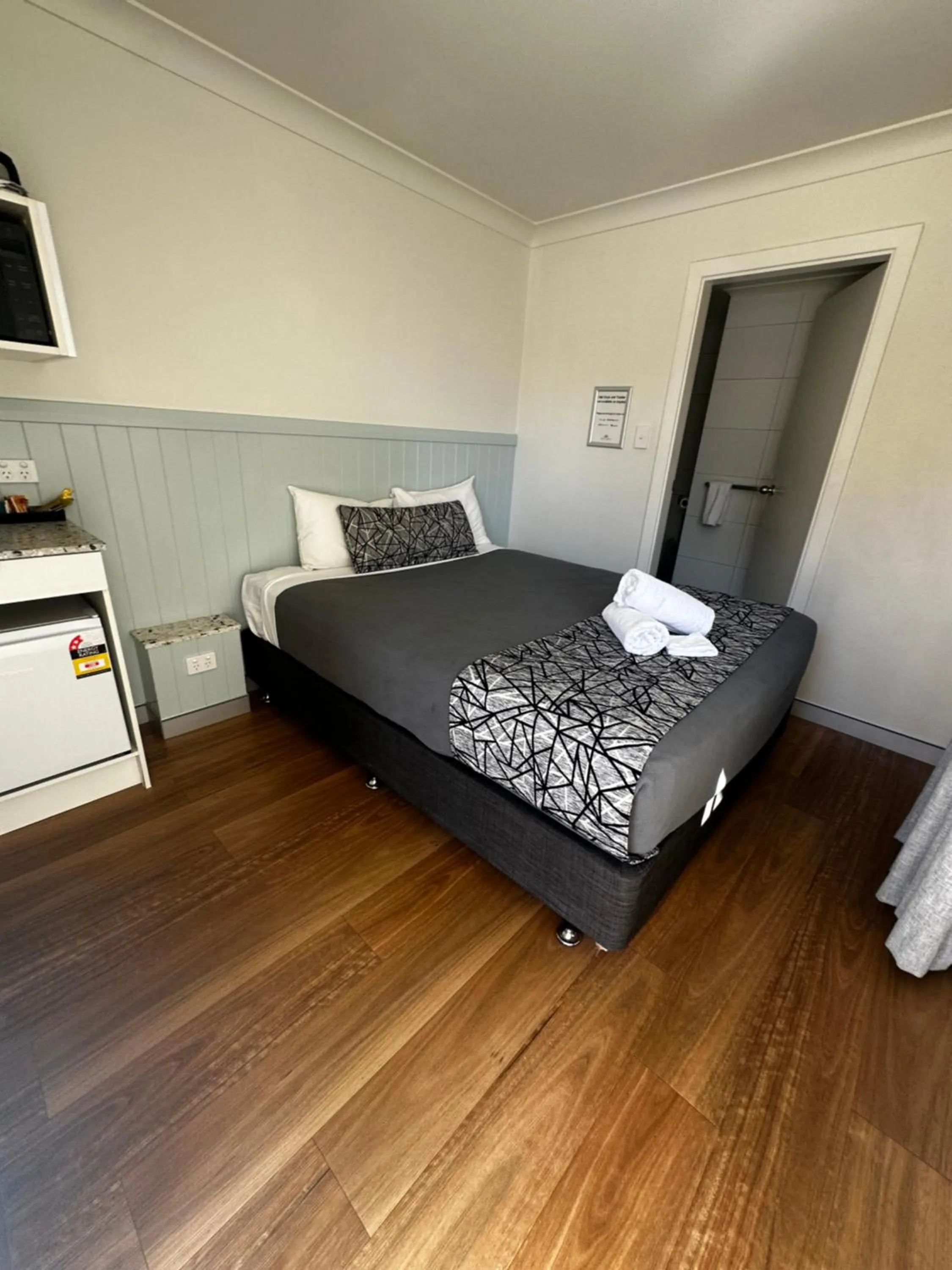 Bedroom, Bed in Surf Beach Motel Port