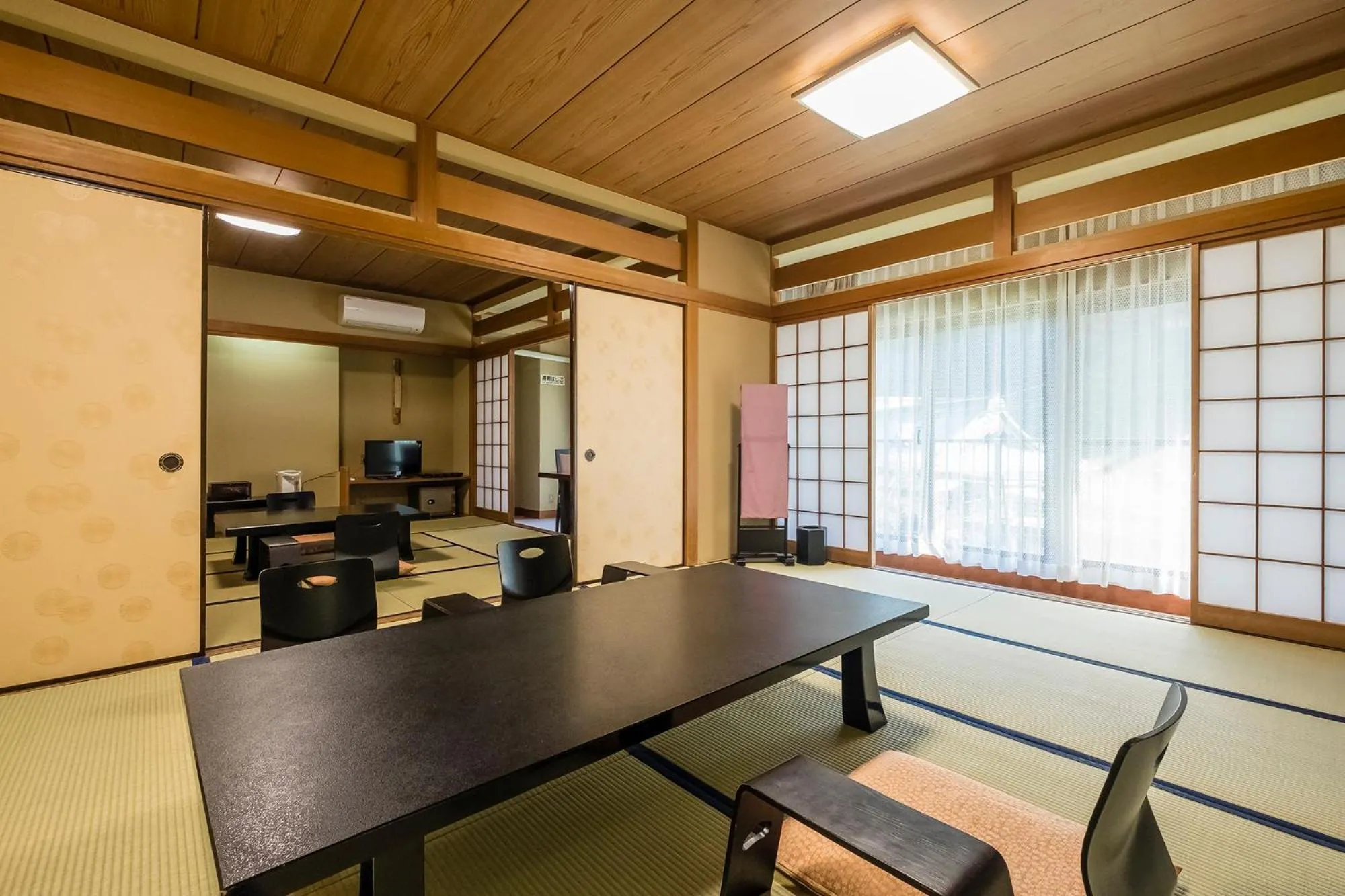 Photo of the whole room in Shiunso