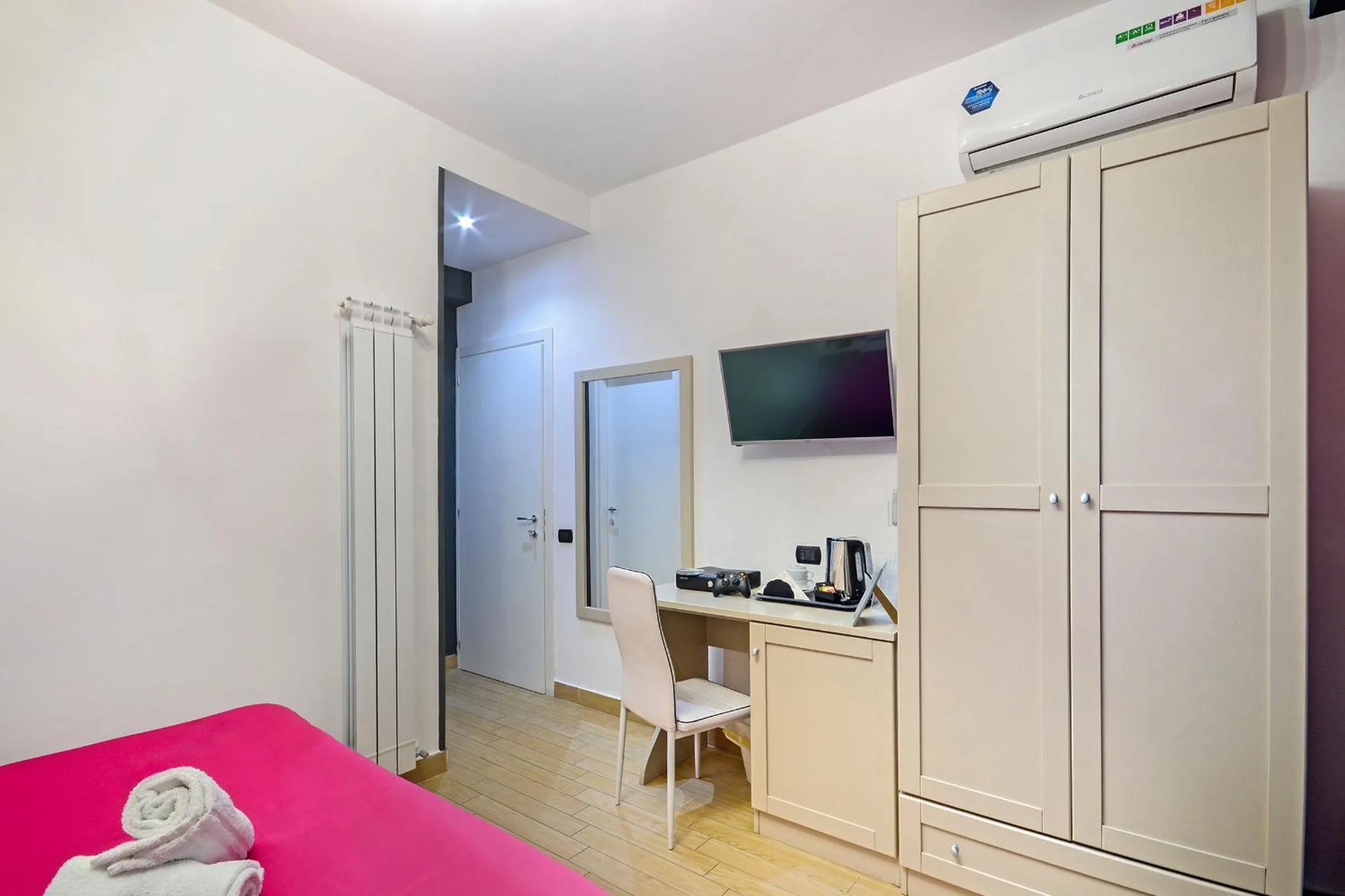 Staff, Bed in B&B Sorrento Queen