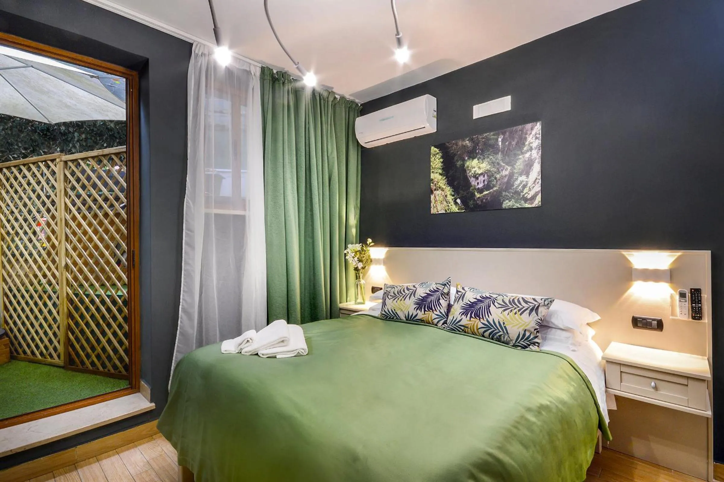 Staff, Bed in B&B Sorrento Queen