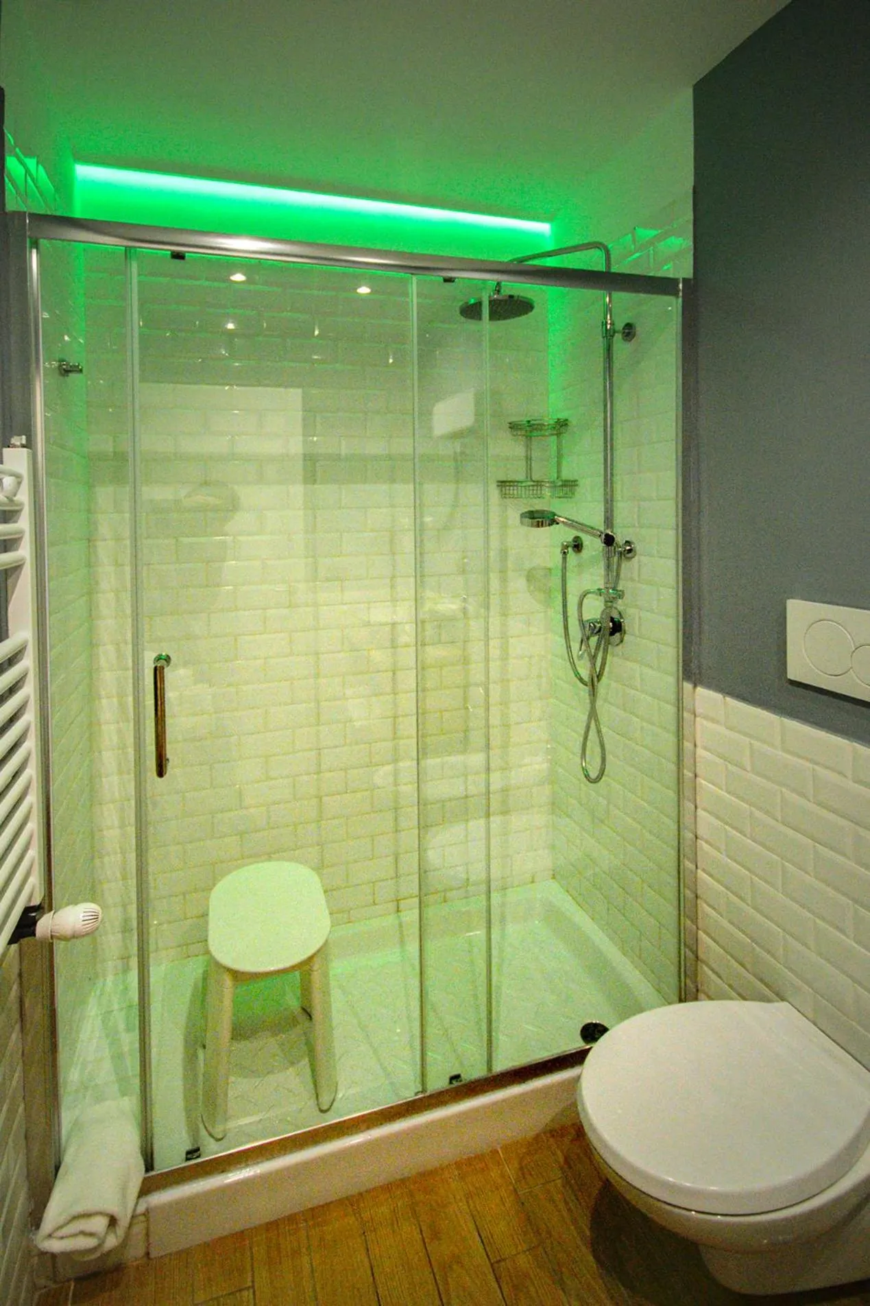 Shower in B&B Sorrento Queen