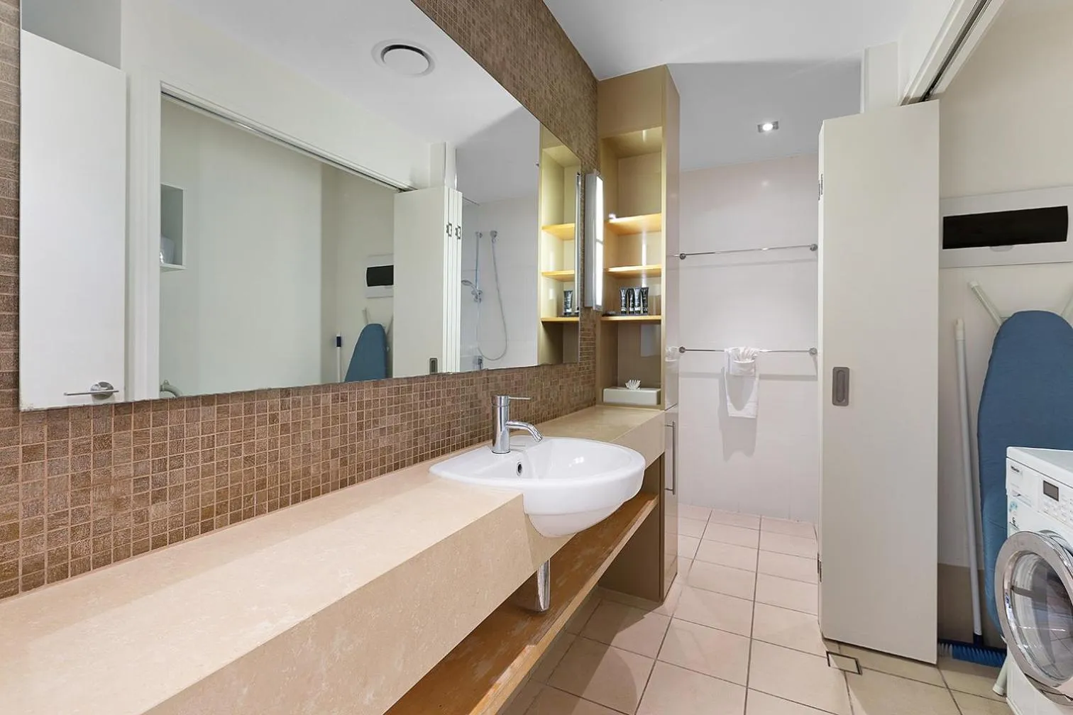 Shower in The Boathouse Apartments