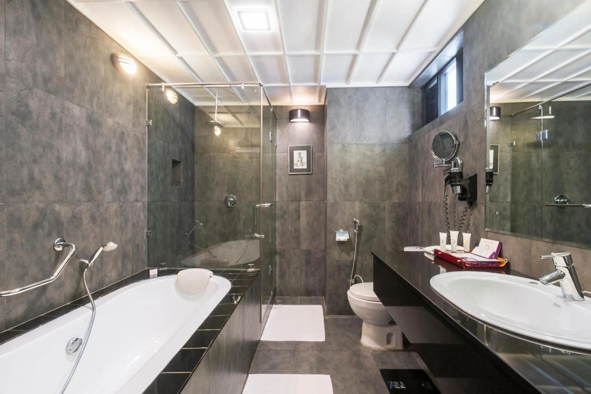 Bathroom in Cinnamon Citadel Kandy