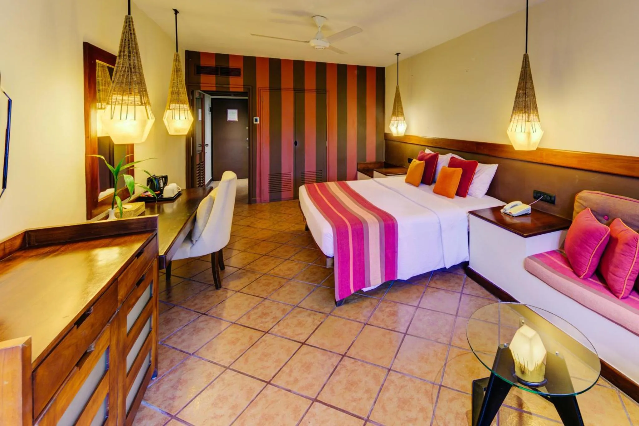 Bedroom, Bed in Cinnamon Citadel Kandy