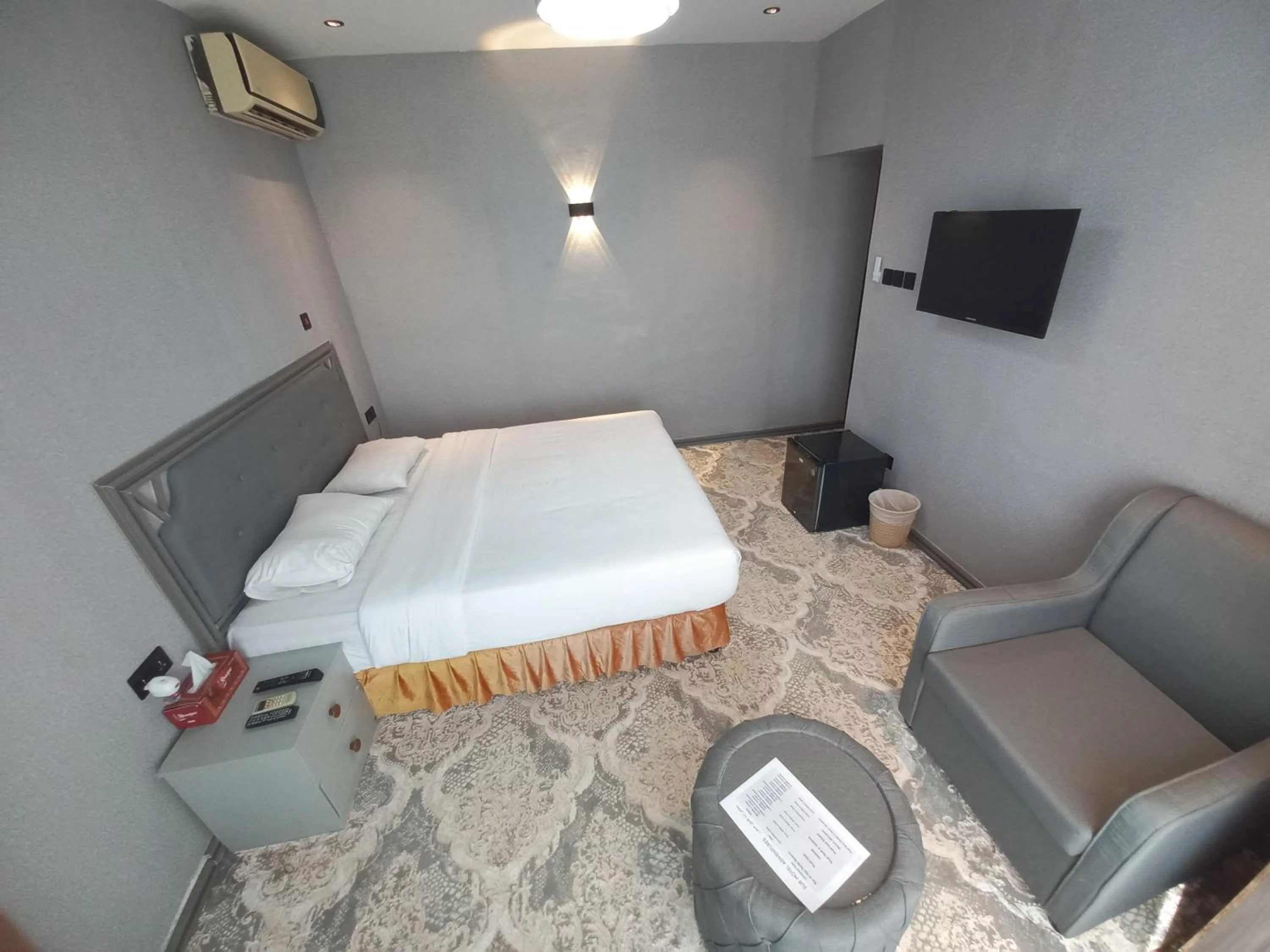 Photo of the whole room, Bed in Sur Hotel