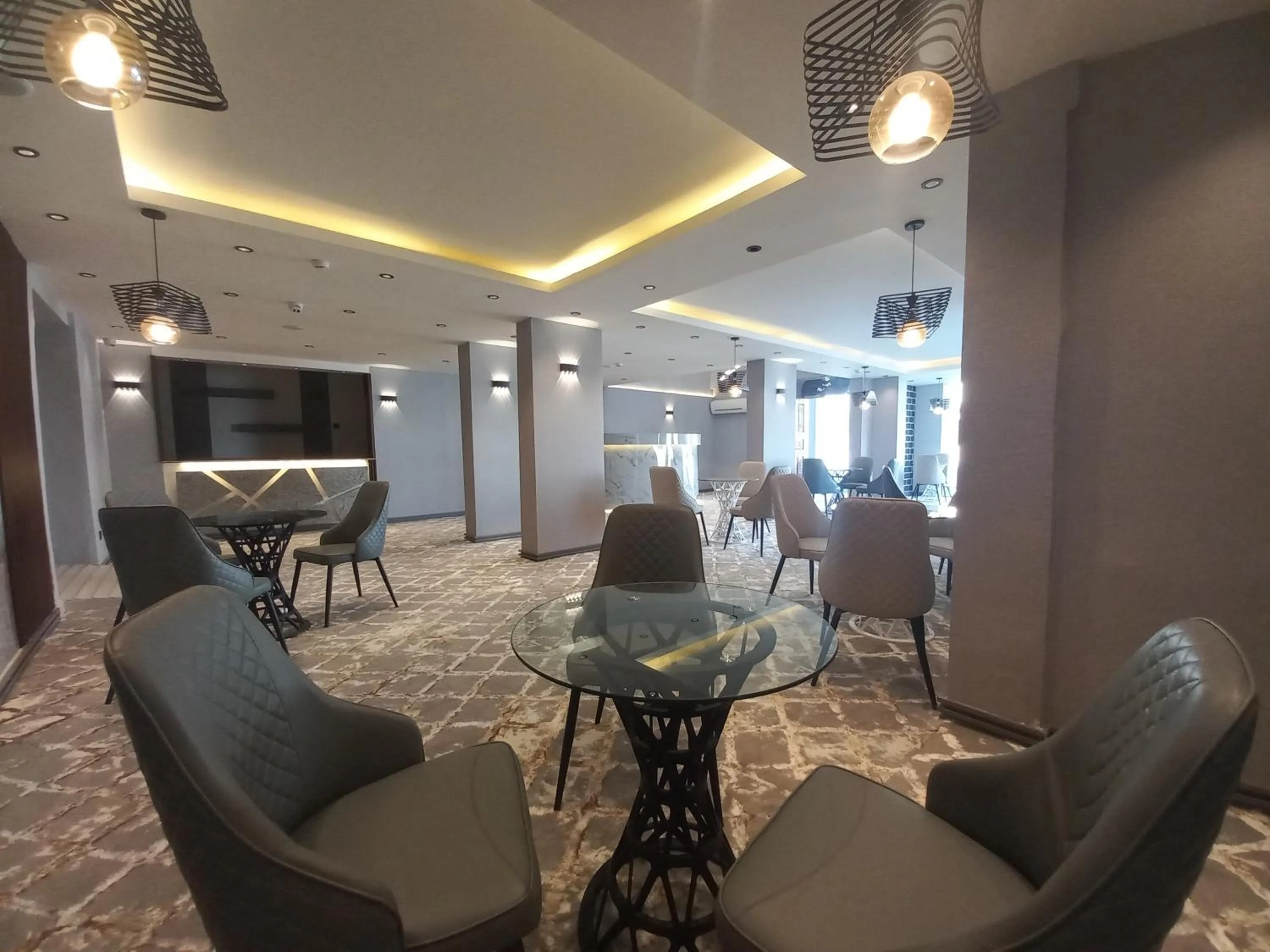 Restaurant/places to eat in Sur Hotel