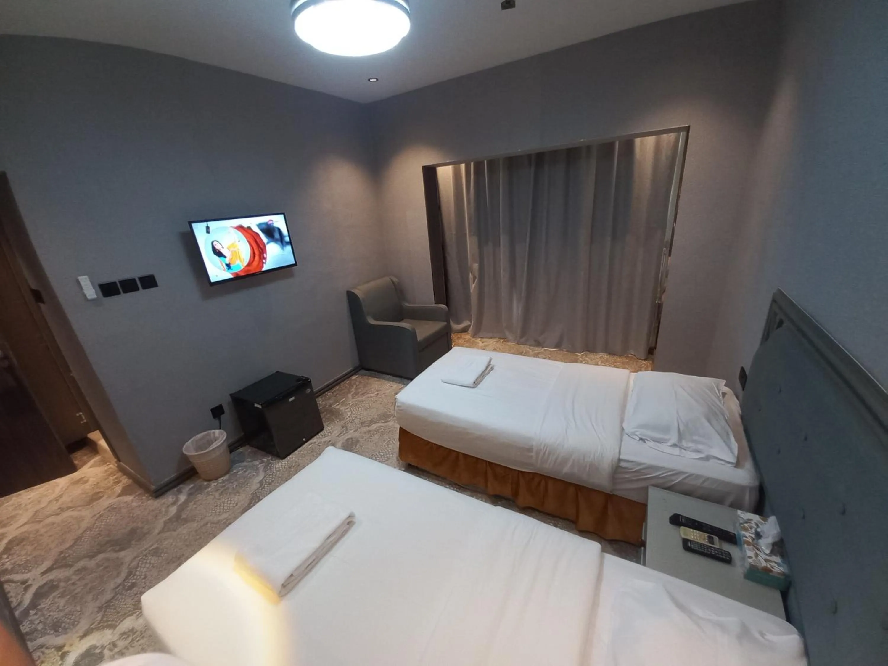 Photo of the whole room, Bed in Sur Hotel